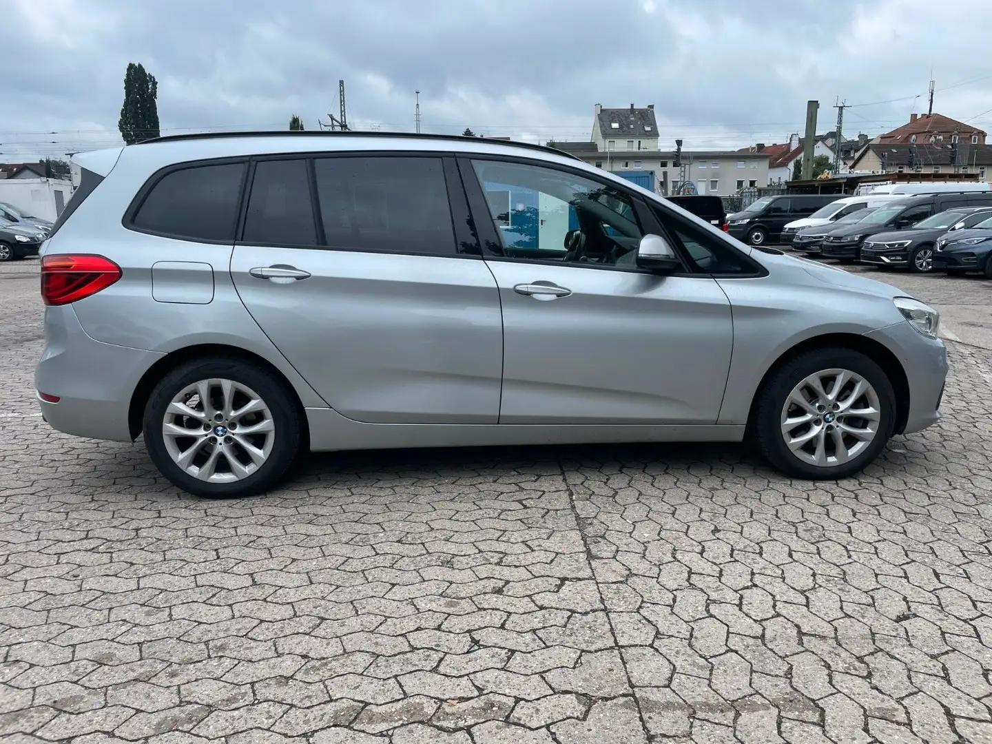BMW 220 d 2er Gran Tourer Advantage/7Sitzer/LED/Leder Silber - 2