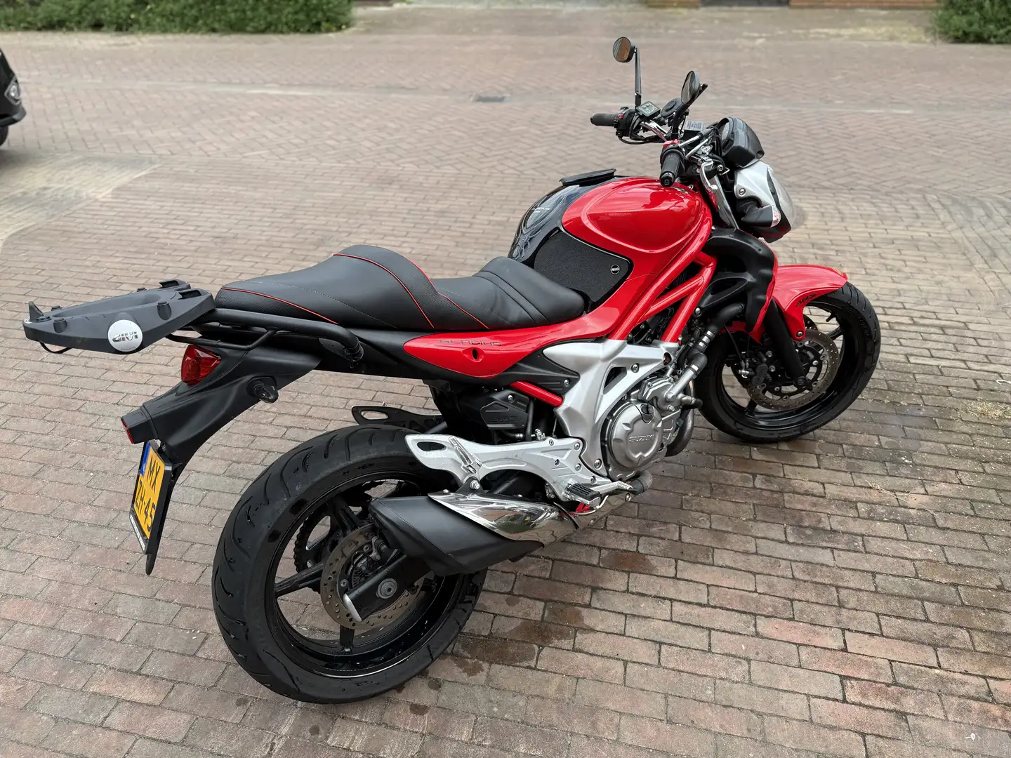 Suzuki Gladius 650 ABS Rouge - 1