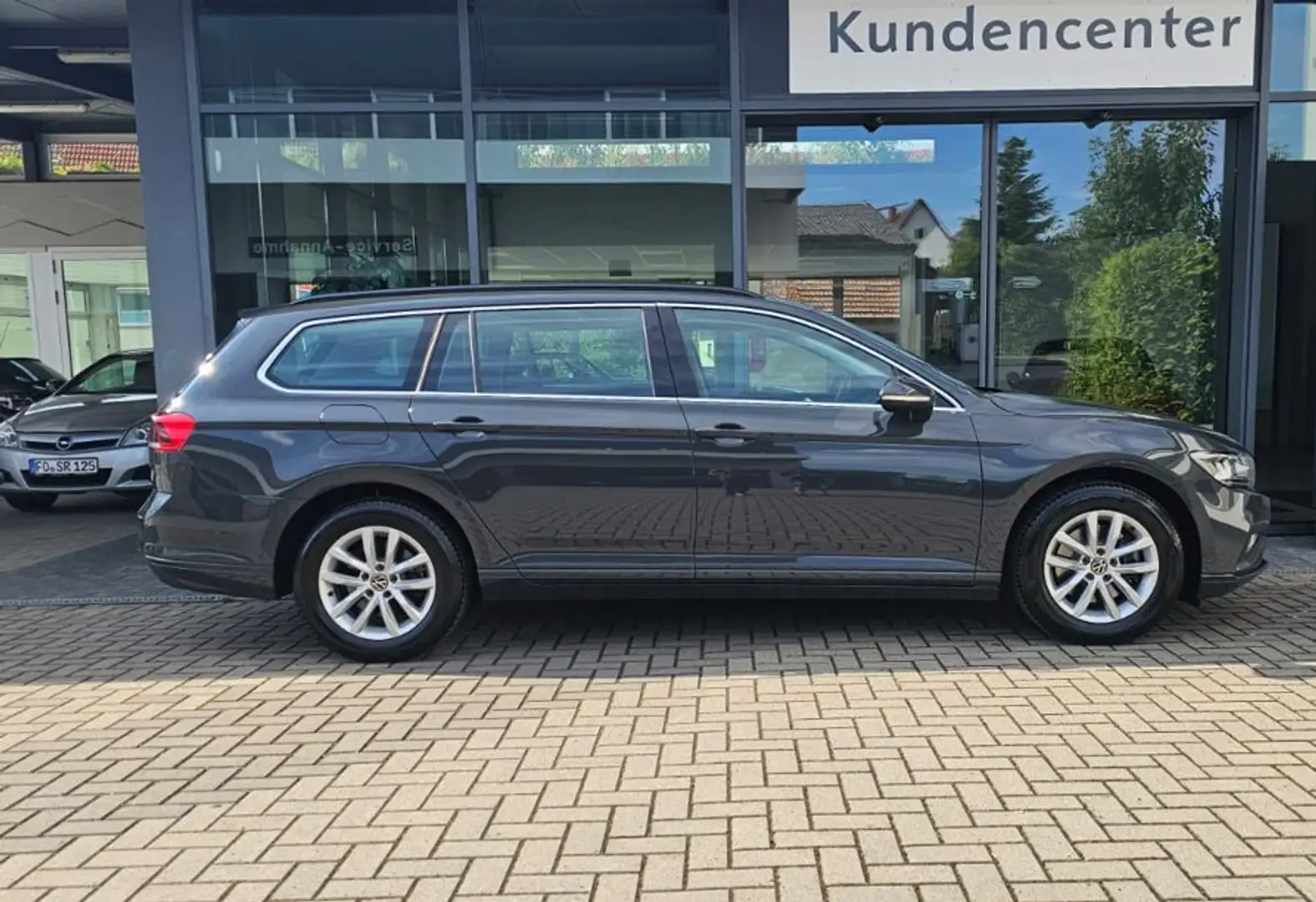 Volkswagen Passat Variant 2.0 TDI*DSG*NAVI*LED*KAM*DAB*ACC*AHK*1H Grijs - 2
