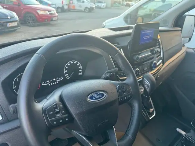 Ford Transit Custom view 2
