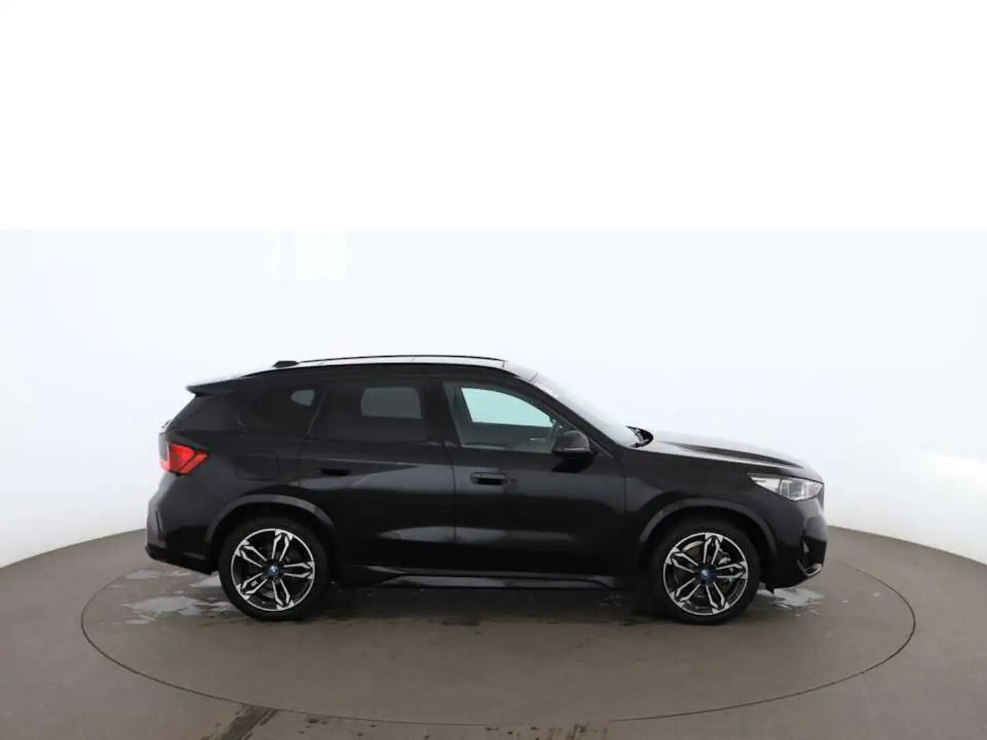 BMW iX1 xDrive 30 M-Sport Aut LED AHK SKY HEAD-UP Zwart - 2