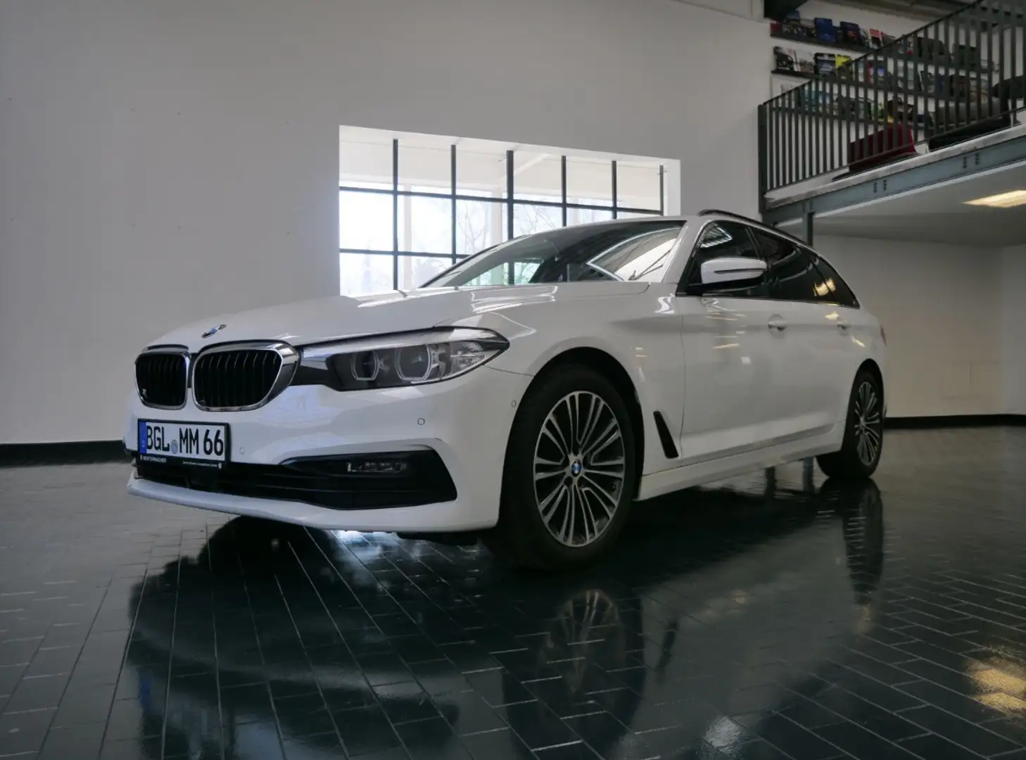 BMW 530 530 d xDrive Sport Line Weiß - 2