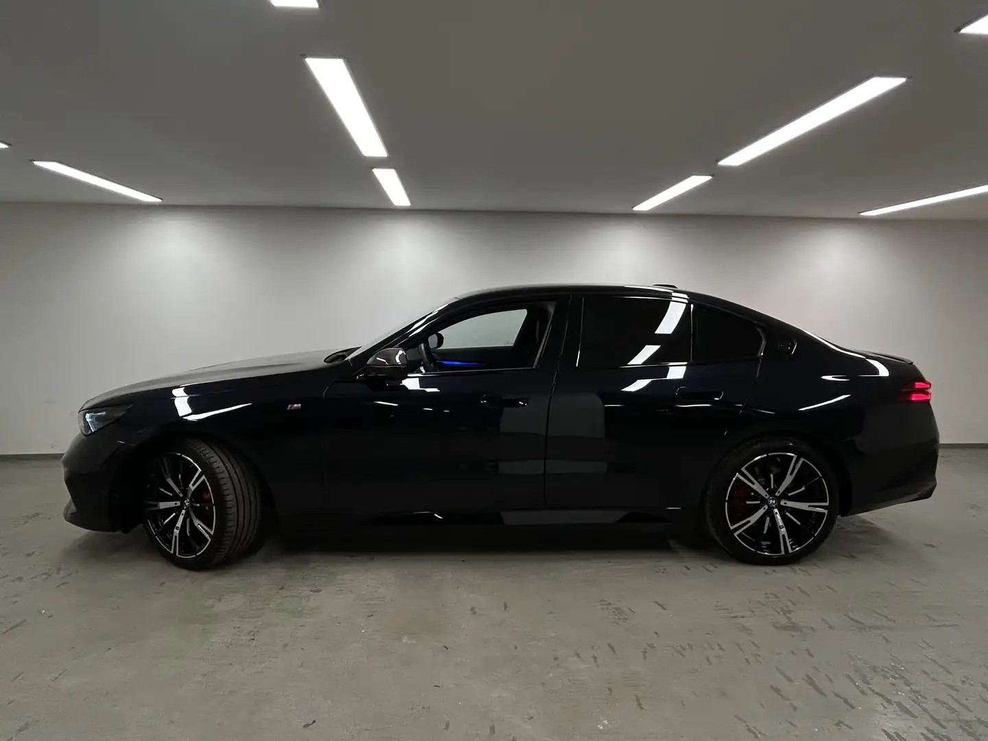 BMW i5 xDrive40 Limousine M Sportpaket Bowers&Wilkins LED Zwart - 2