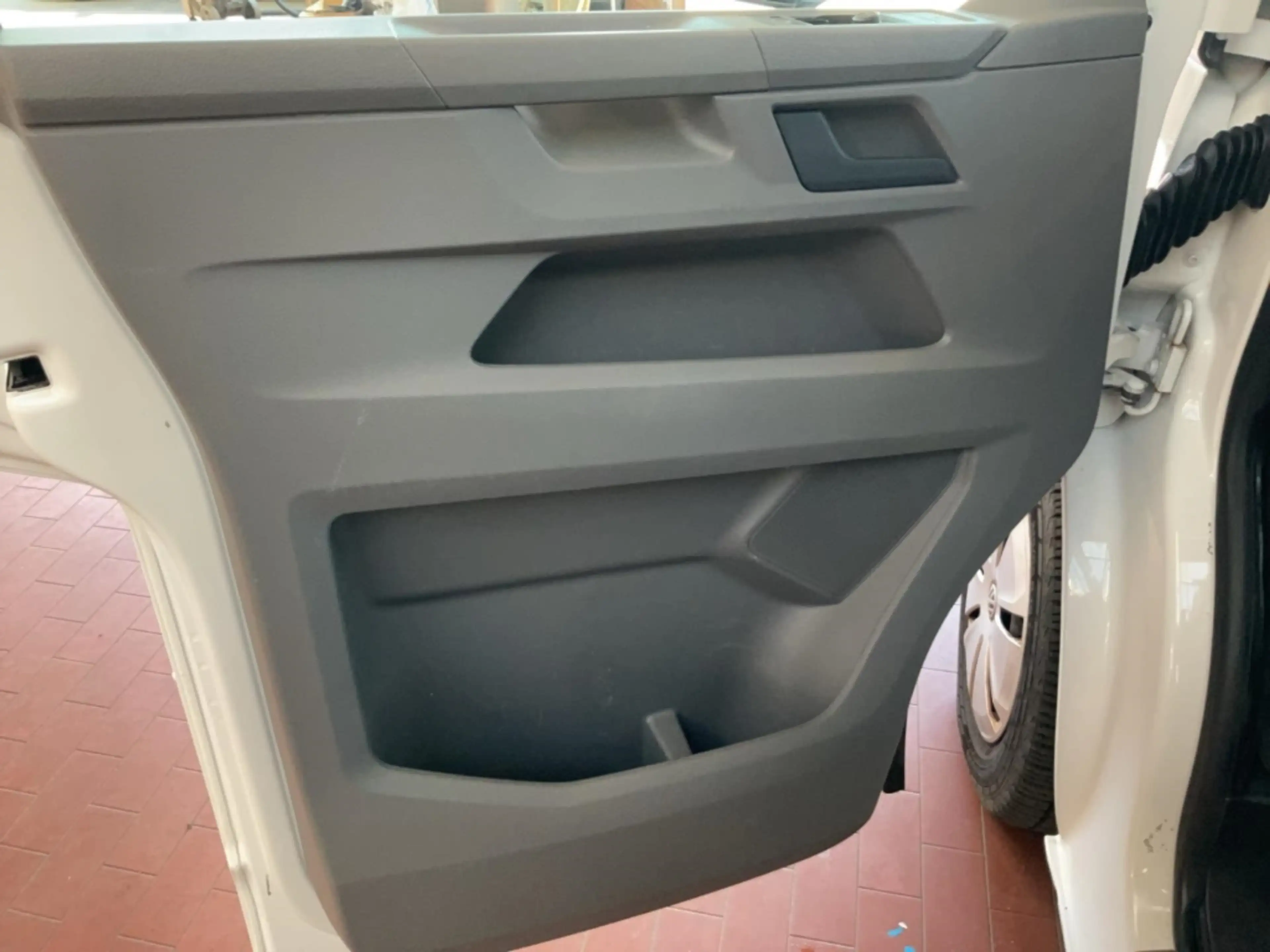 Volkswagen T6.1 Transporter Hochraum Kasten 2.0 TDI Klima Radio ESP uvm. — photo 11