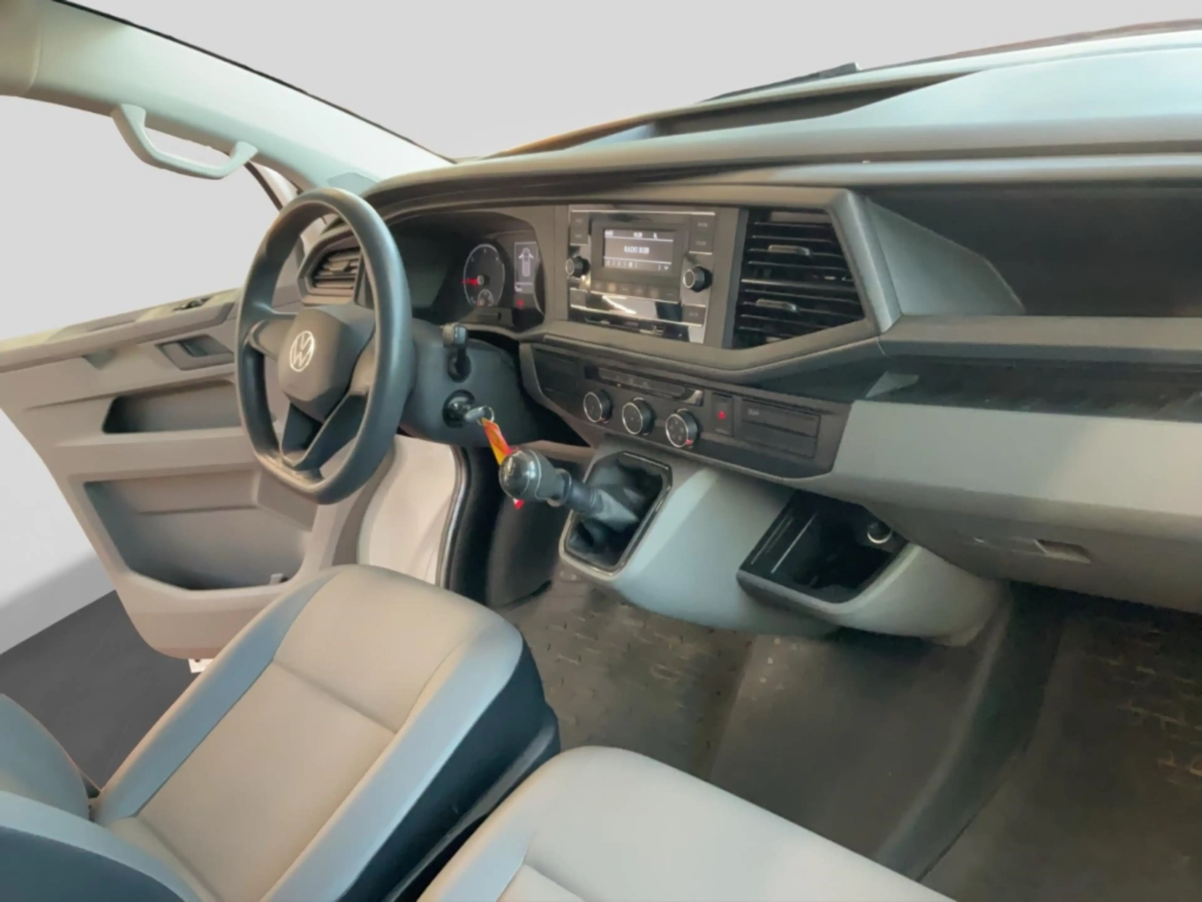 Volkswagen T6.1 Transporter Hochraum Kasten 2.0 TDI Klima Radio ESP uvm. — photo 13