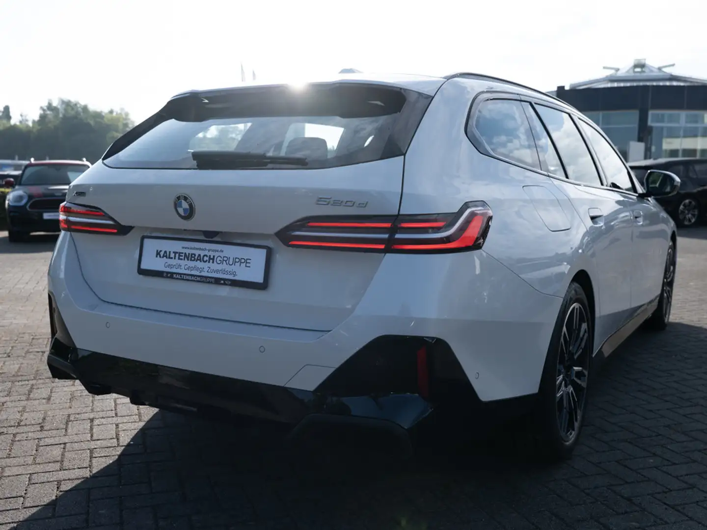BMW 520 d Touring xDrive M-Sport PANO AHK HUD LED Bianco - 2