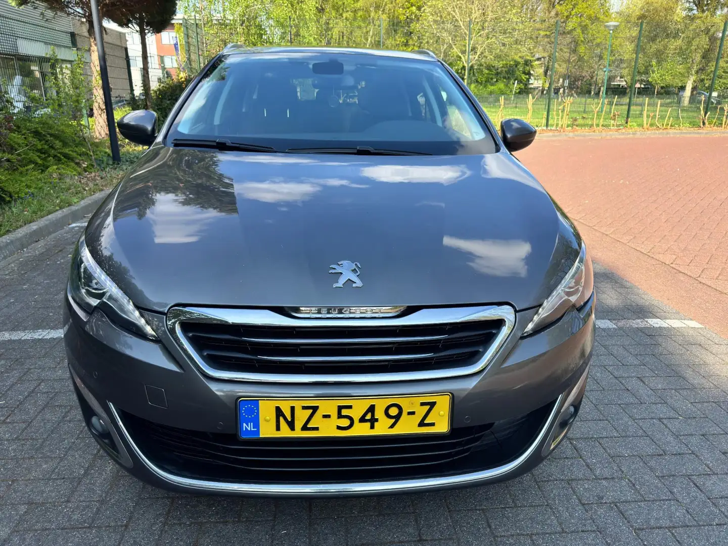 Peugeot 308 SW 1.2 PureTech Allure / Pano'dak / LED / PDC / Na Grijs - 2