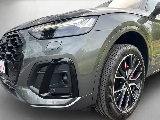 Audi Q5 view 4