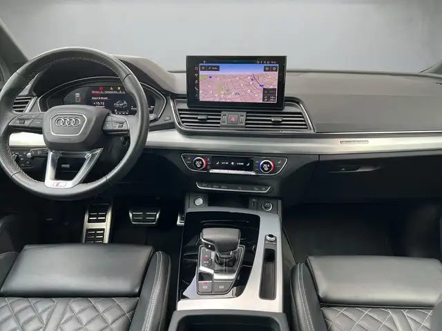 Audi Q5 view 8