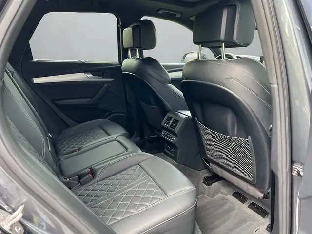 Audi Q5 view 12