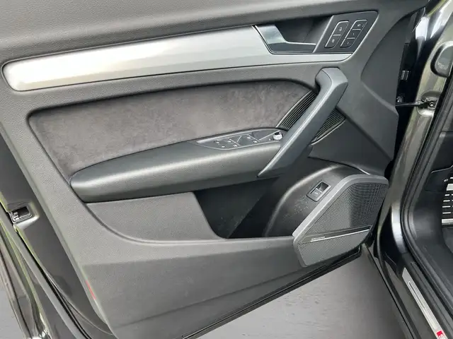Audi Q5 view 6