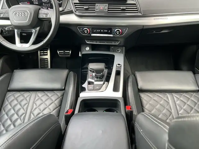 Audi Q5 view 9