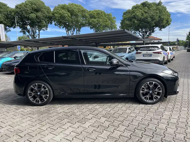 BMW 1 Series view 4