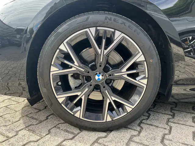 BMW 1 Series view 9