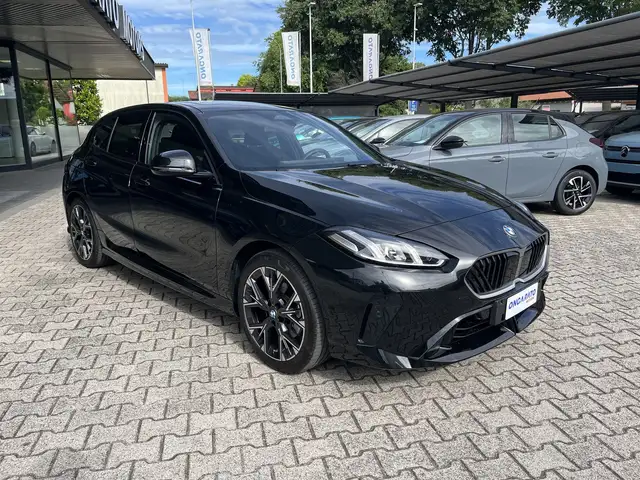 BMW 1 Series view 3