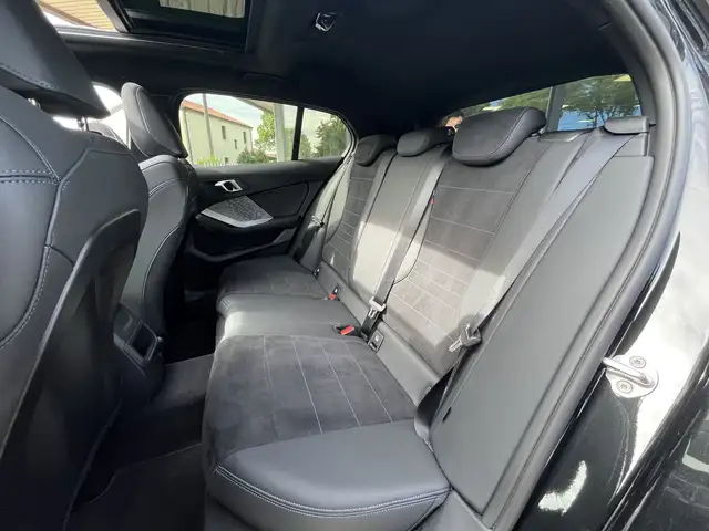 BMW 1 Series view 10