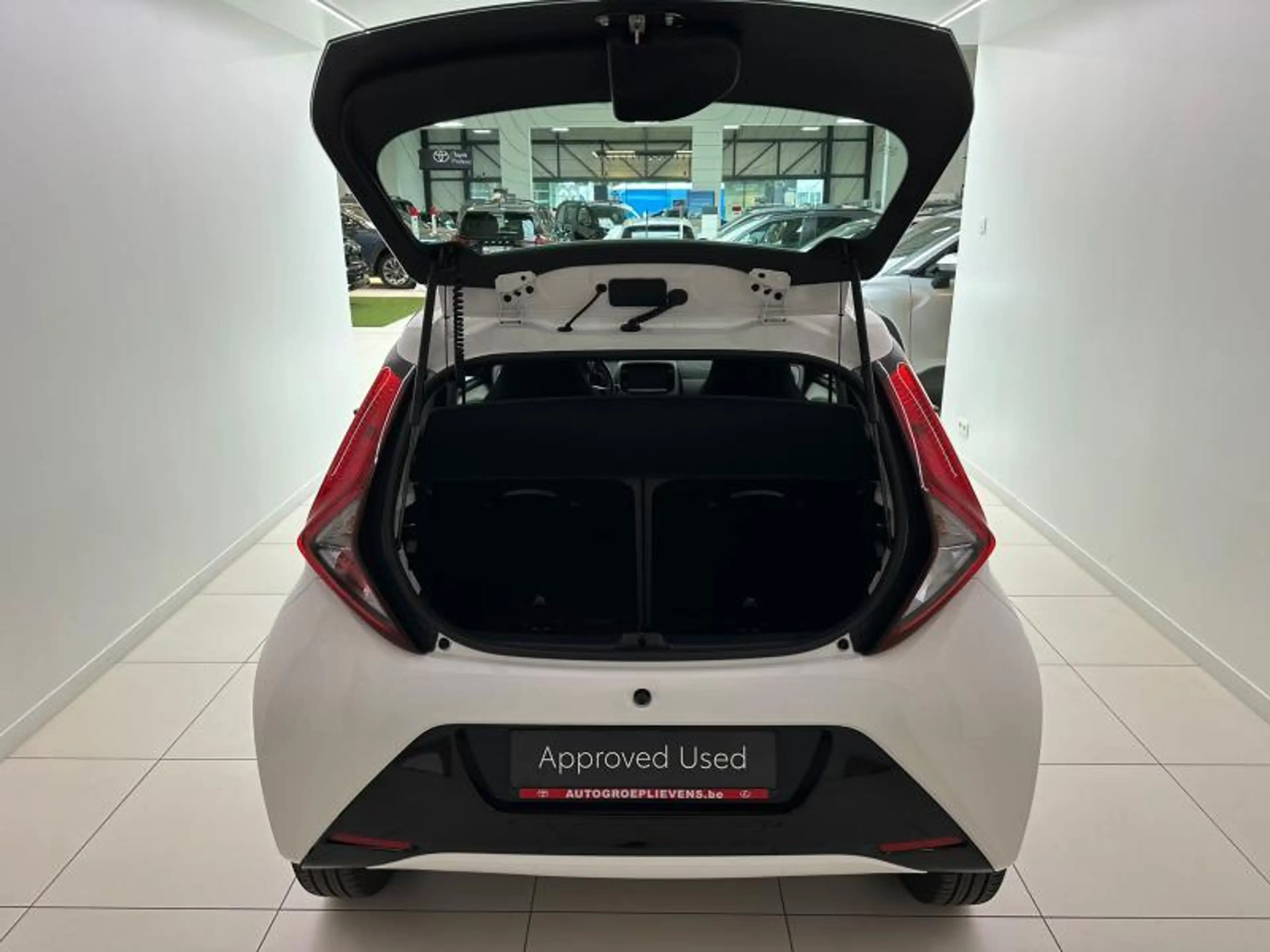 Toyota Aygo 1.0 MT X-PLAY — photo 7