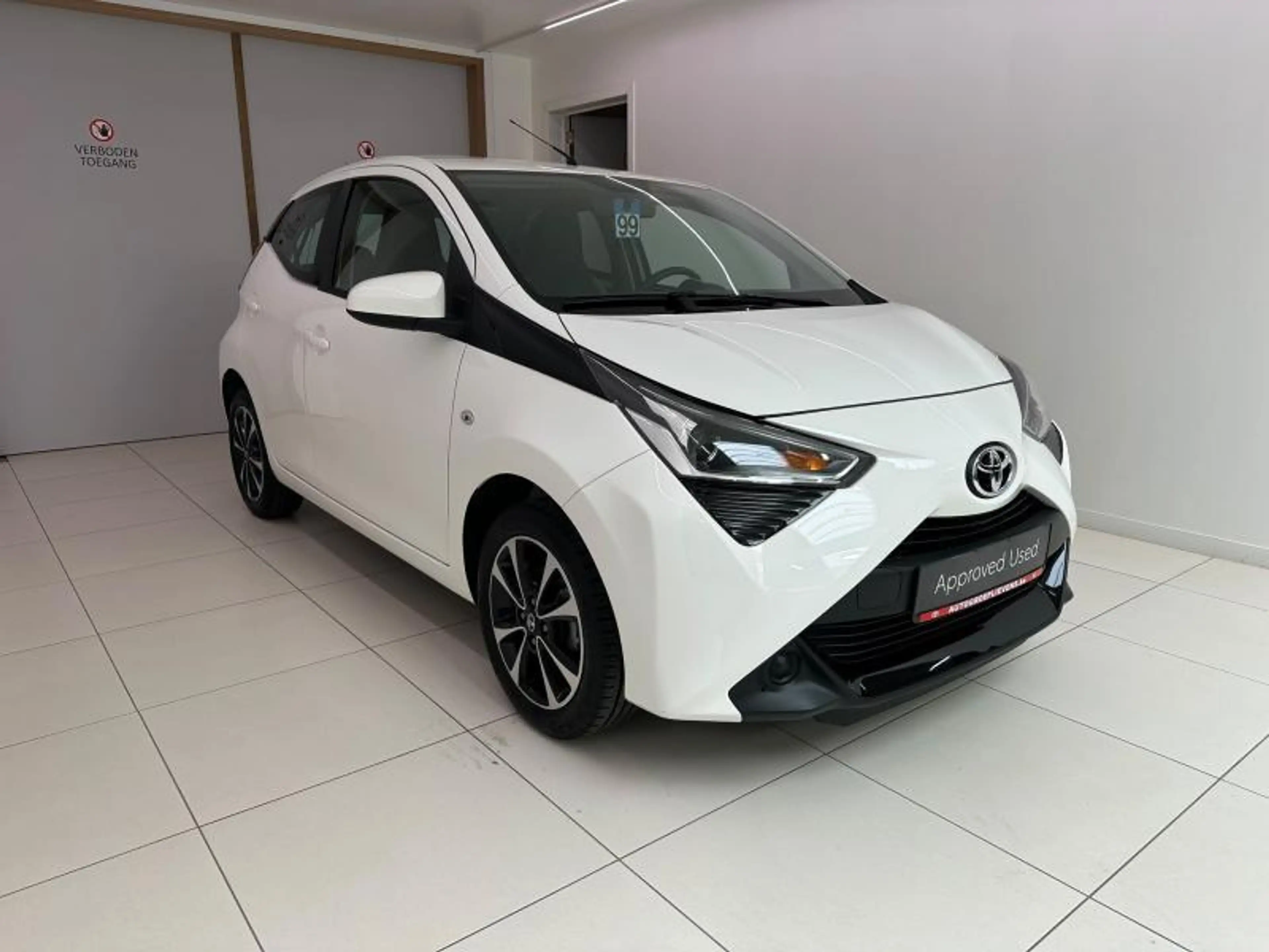 Toyota Aygo 1.0 MT X-PLAY — photo 3