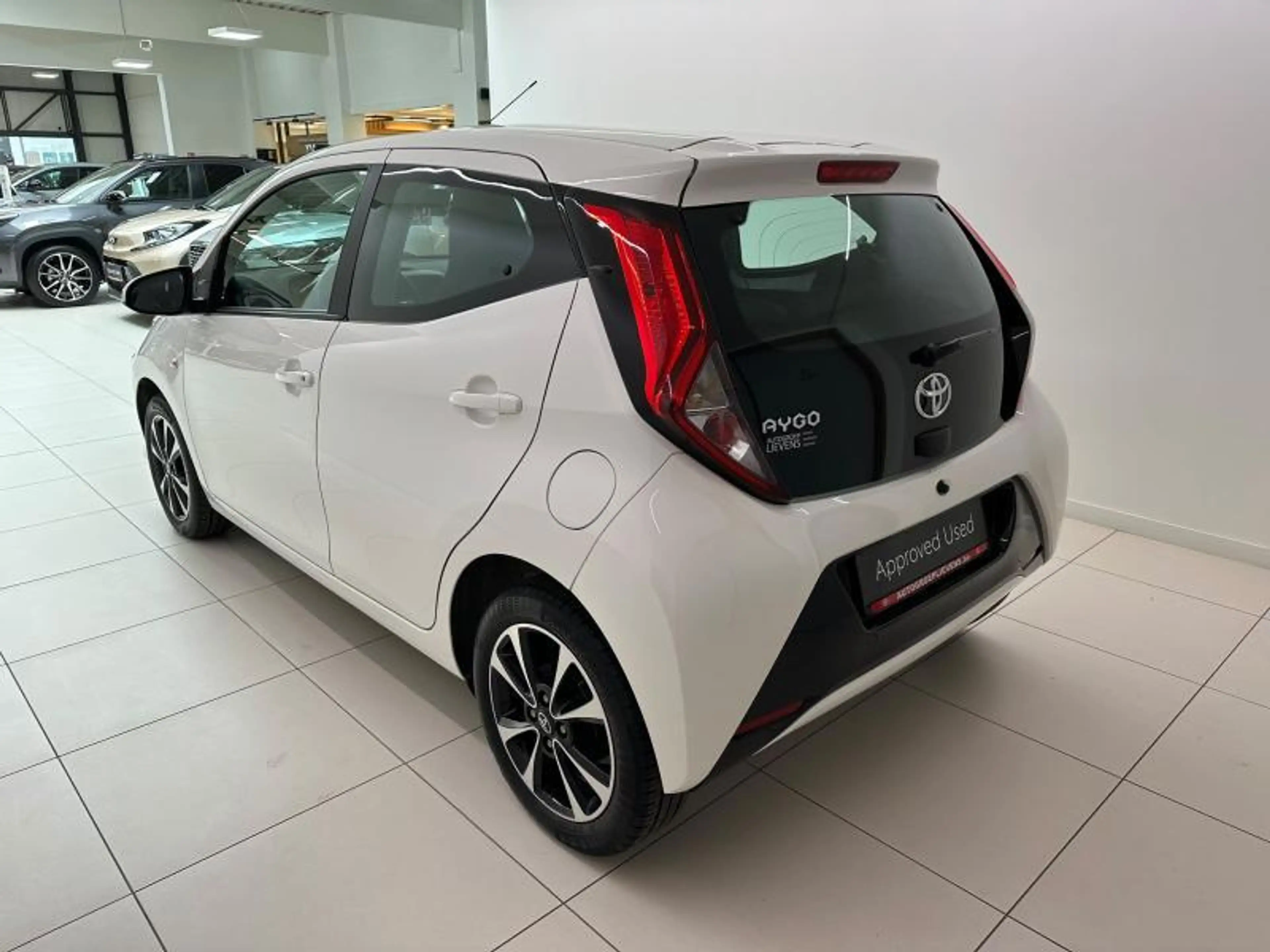 Toyota Aygo 1.0 MT X-PLAY — photo 5