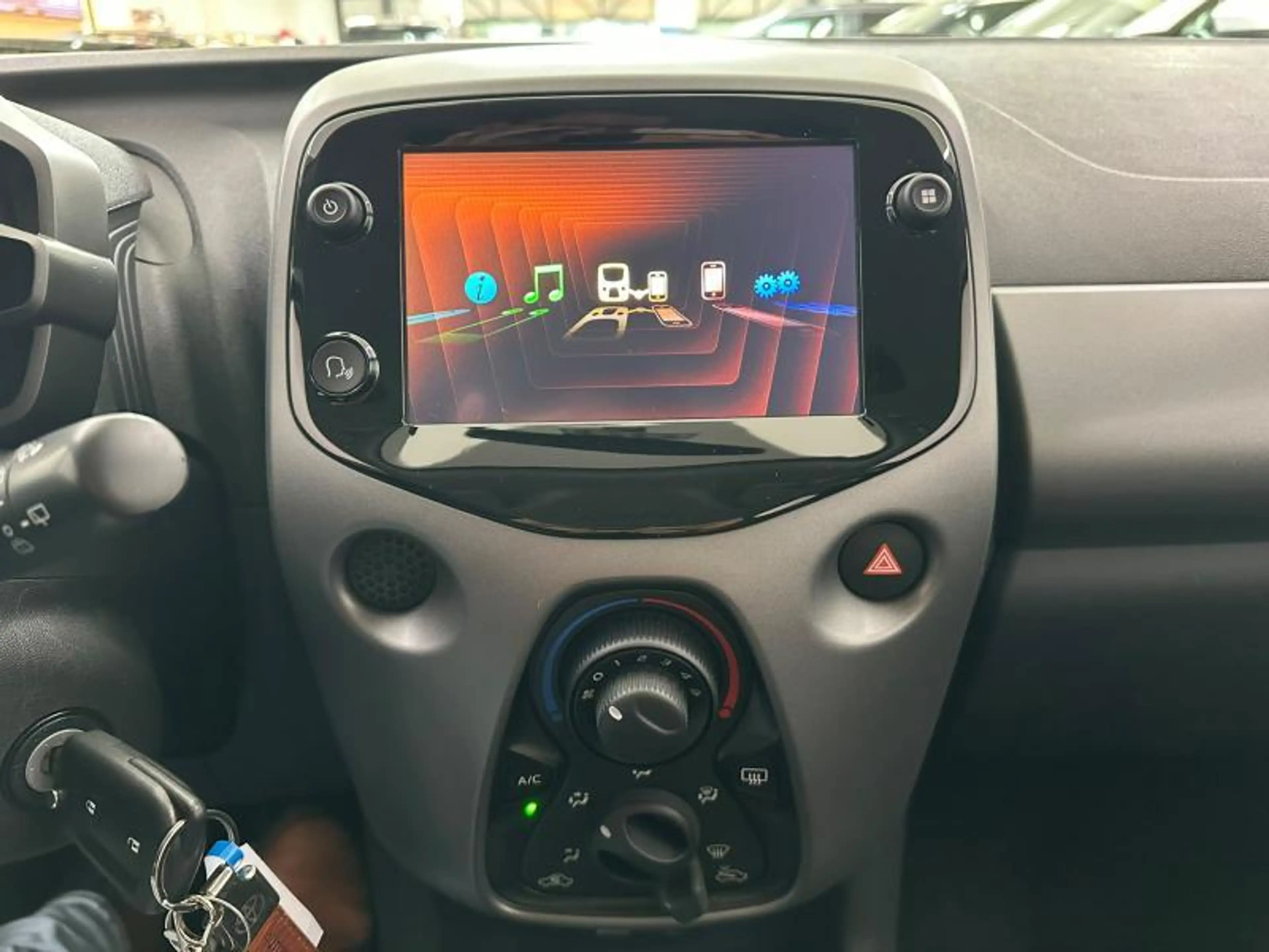 Toyota Aygo 1.0 MT X-PLAY — photo 14