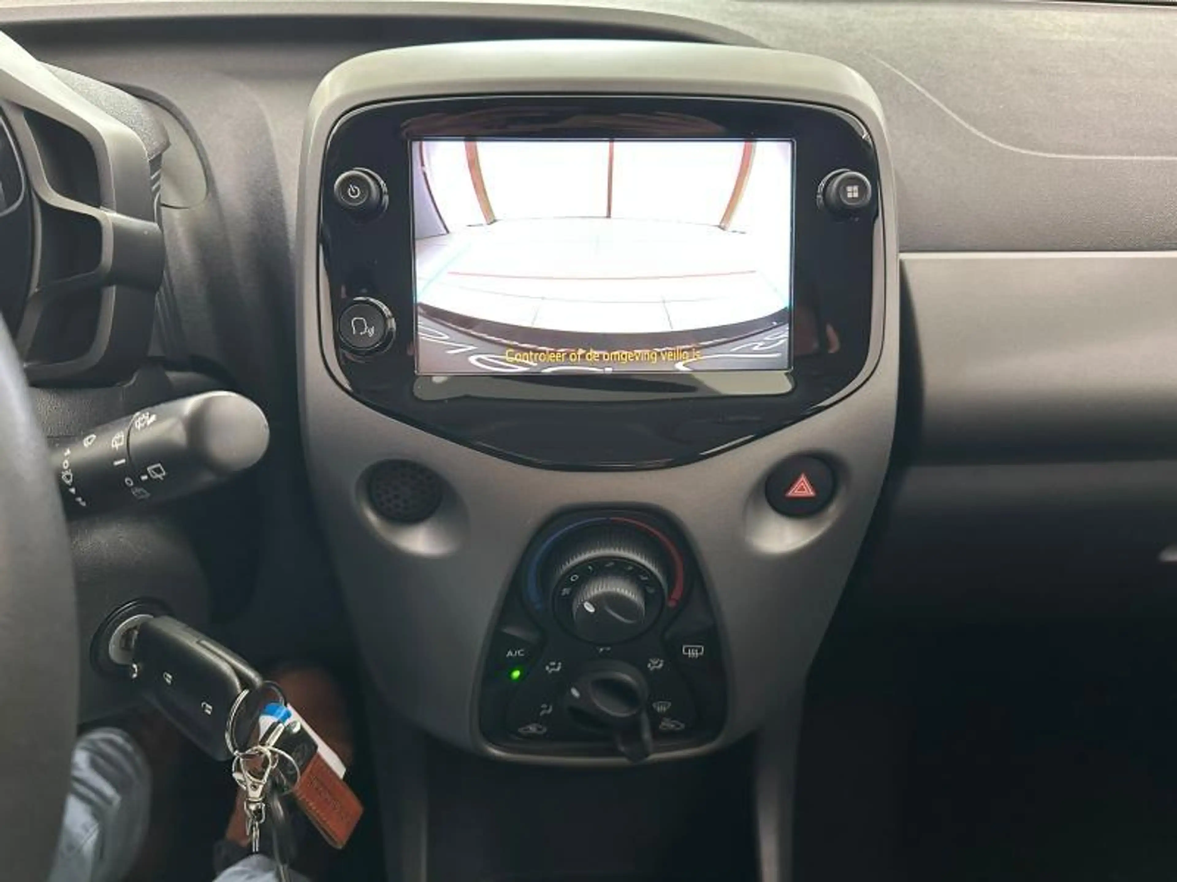 Toyota Aygo 1.0 MT X-PLAY — photo 15