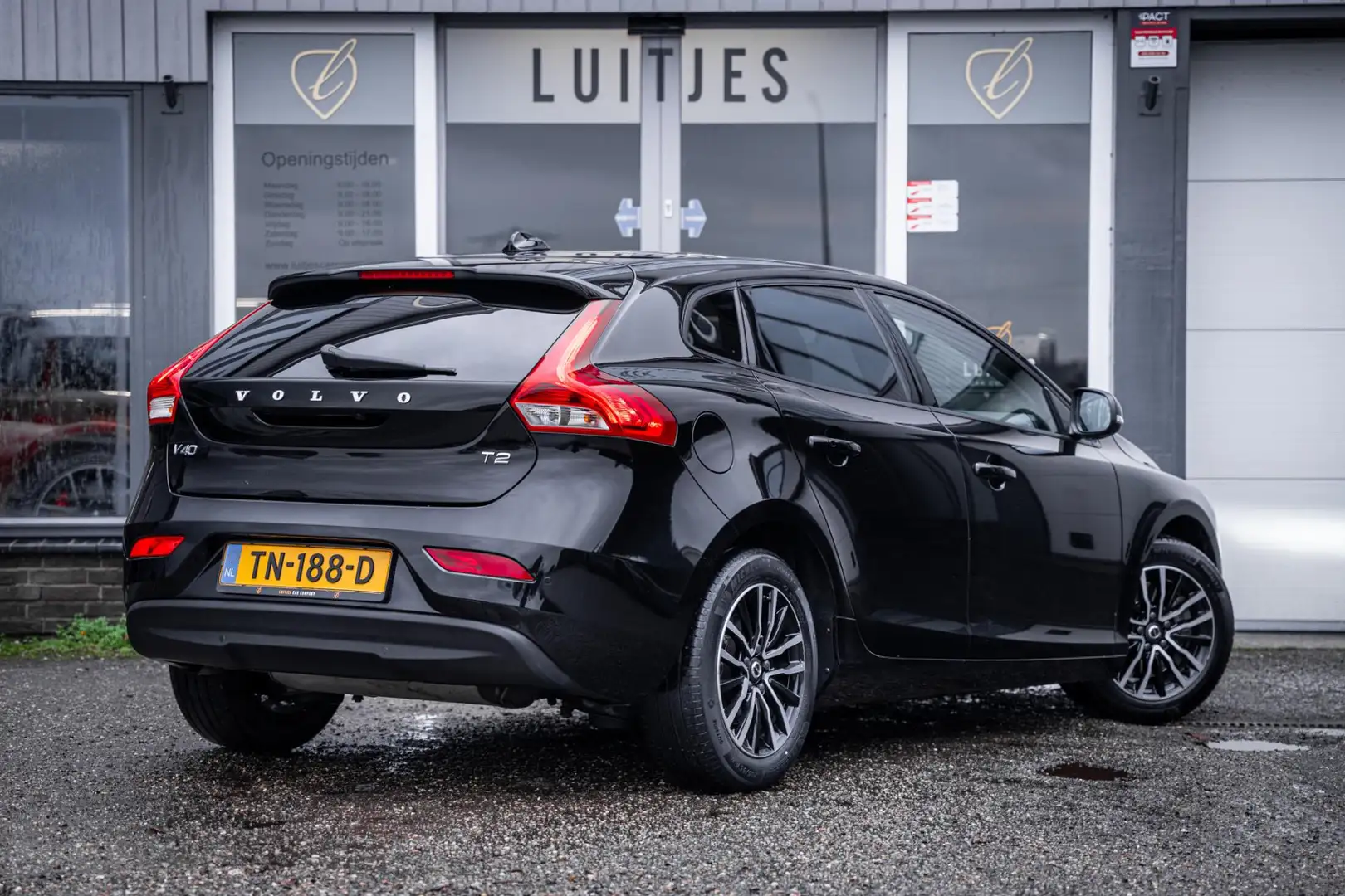 Volvo V40 1.5 AUT. Edition+ I Panorama I Camera I Org.NL I D Zwart - 2