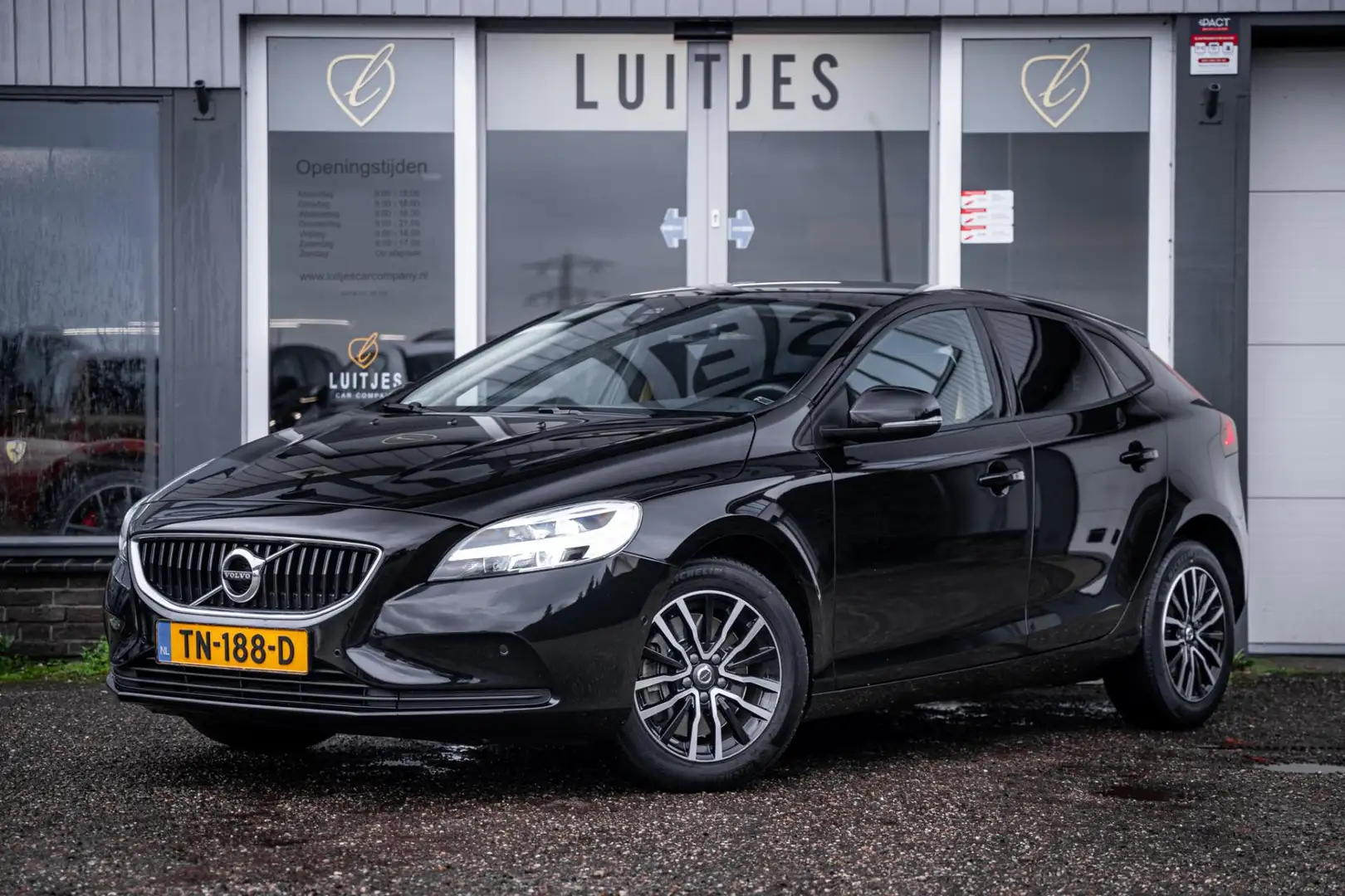 Volvo V40 1.5 AUT. Edition+ I Panorama I Camera I Org.NL I D Zwart - 1