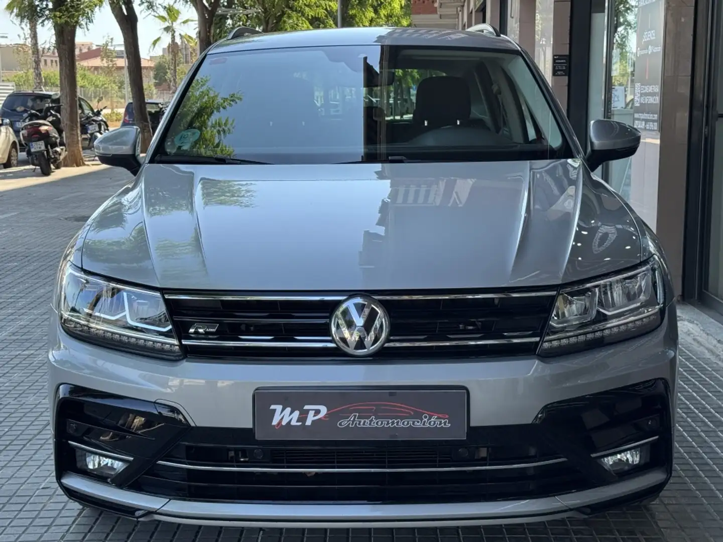 Volkswagen Tiguan 2.0TDI Sound R-Line DSG Plateado - 2