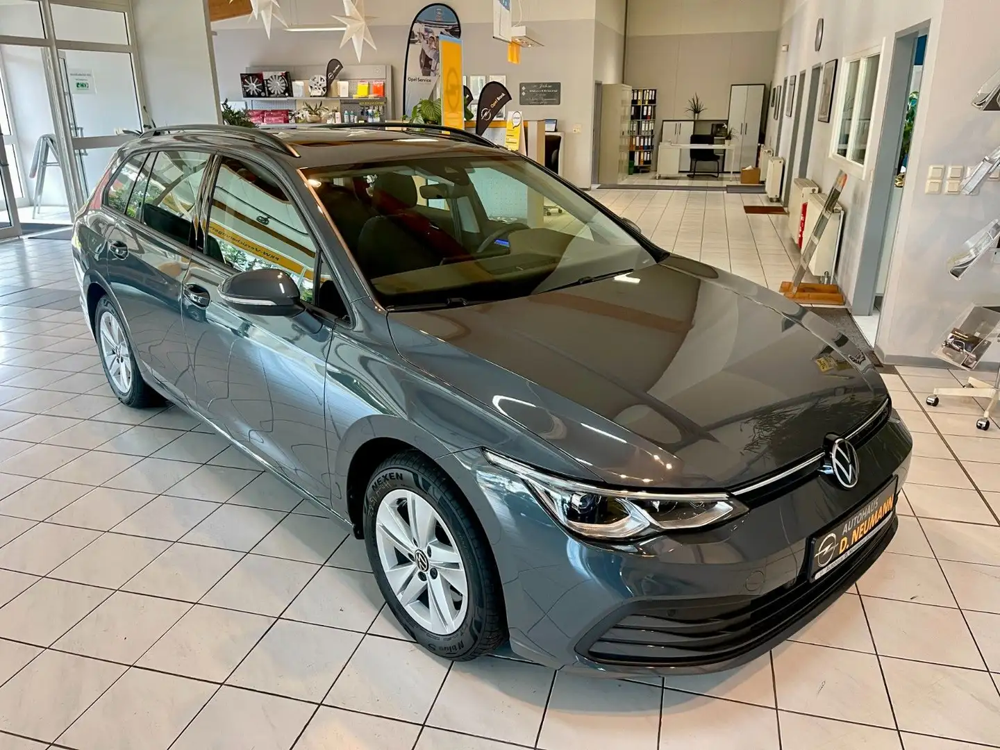Volkswagen Golf VIII Variant"Life"IQ-LED*Kamera*Massage*8-f Gris - 1