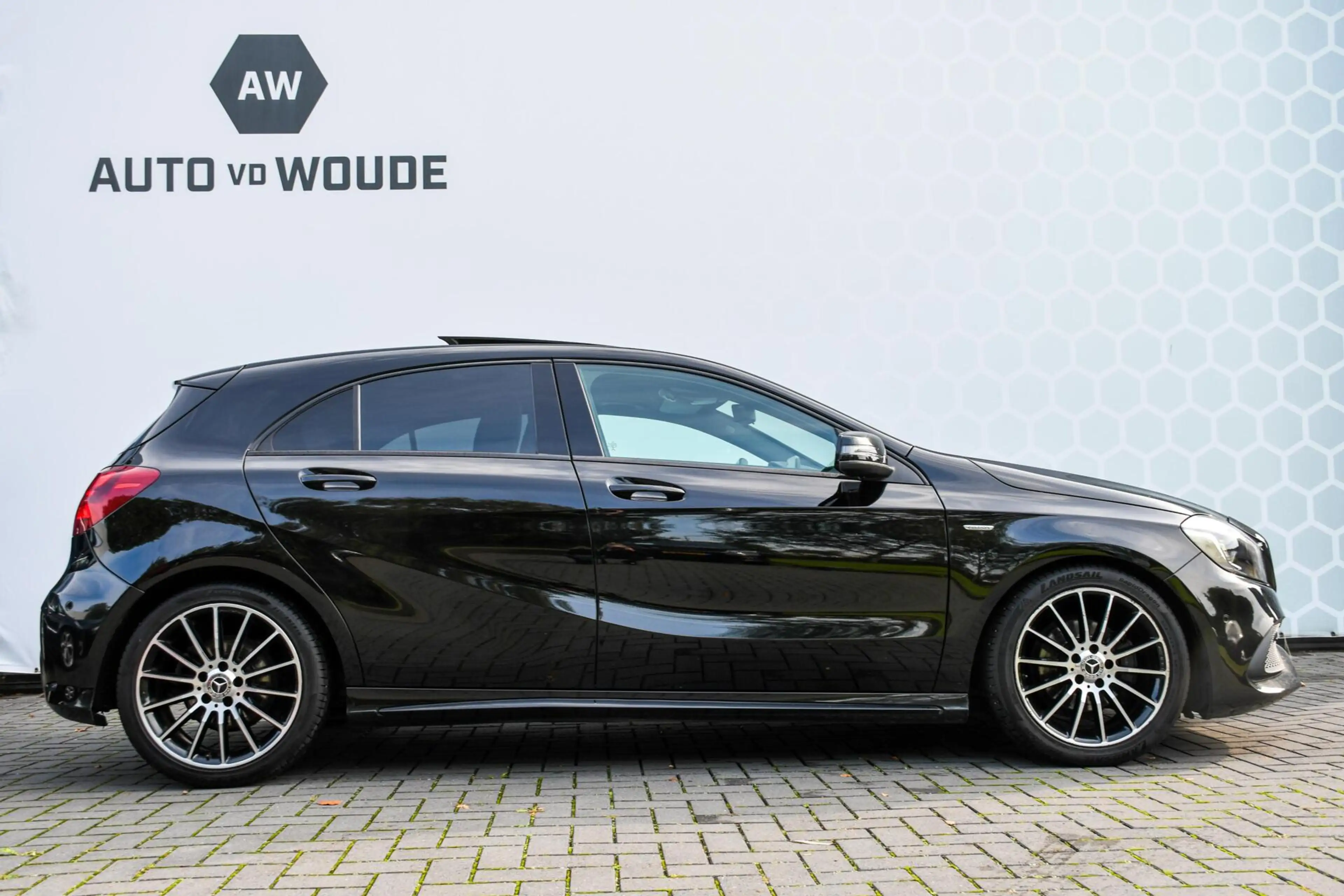 Mercedes-Benz A 180 EDITION AMG Panoramadak Night Camera — photo 36