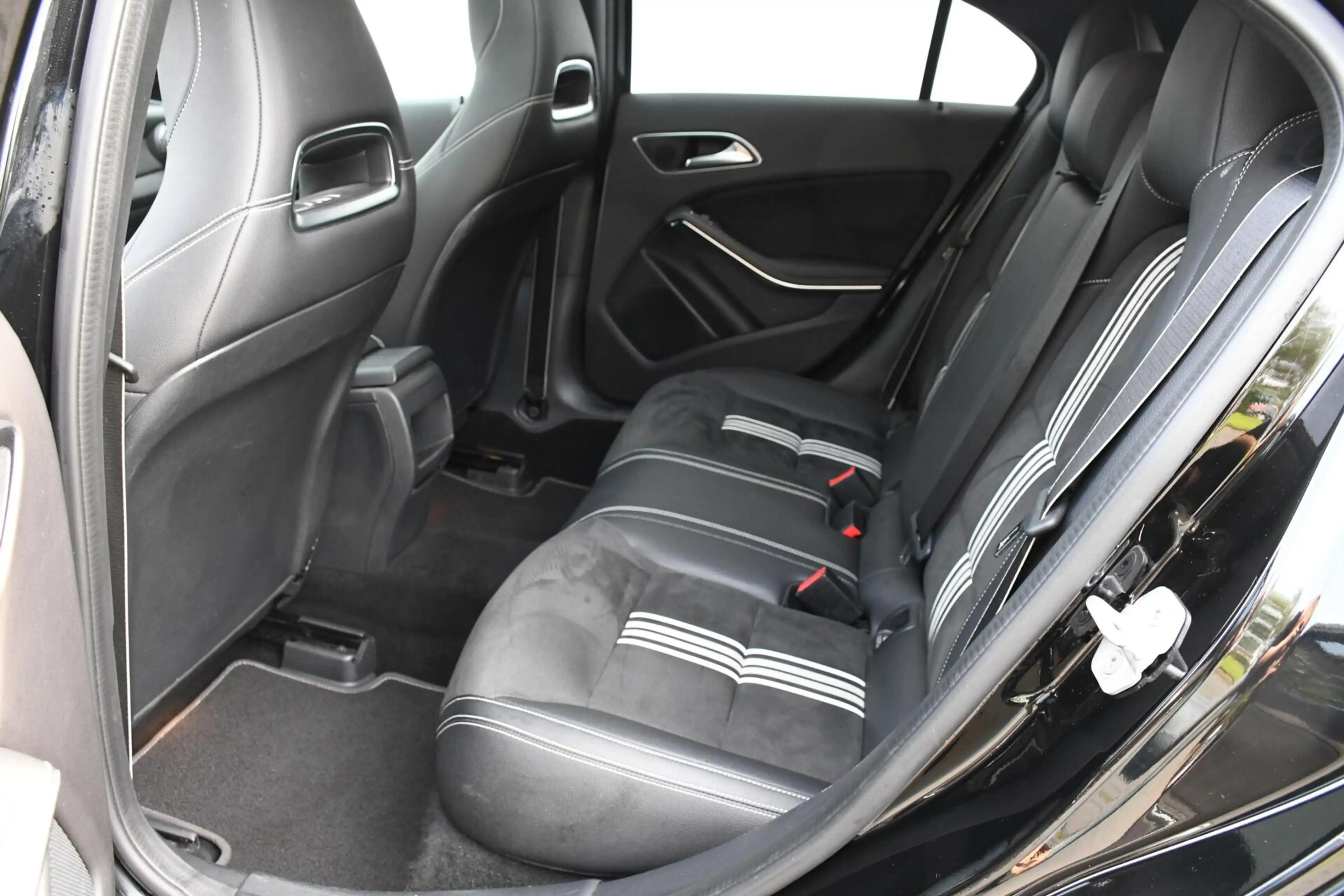 Mercedes-Benz A 180 EDITION AMG Panoramadak Night Camera — photo 13