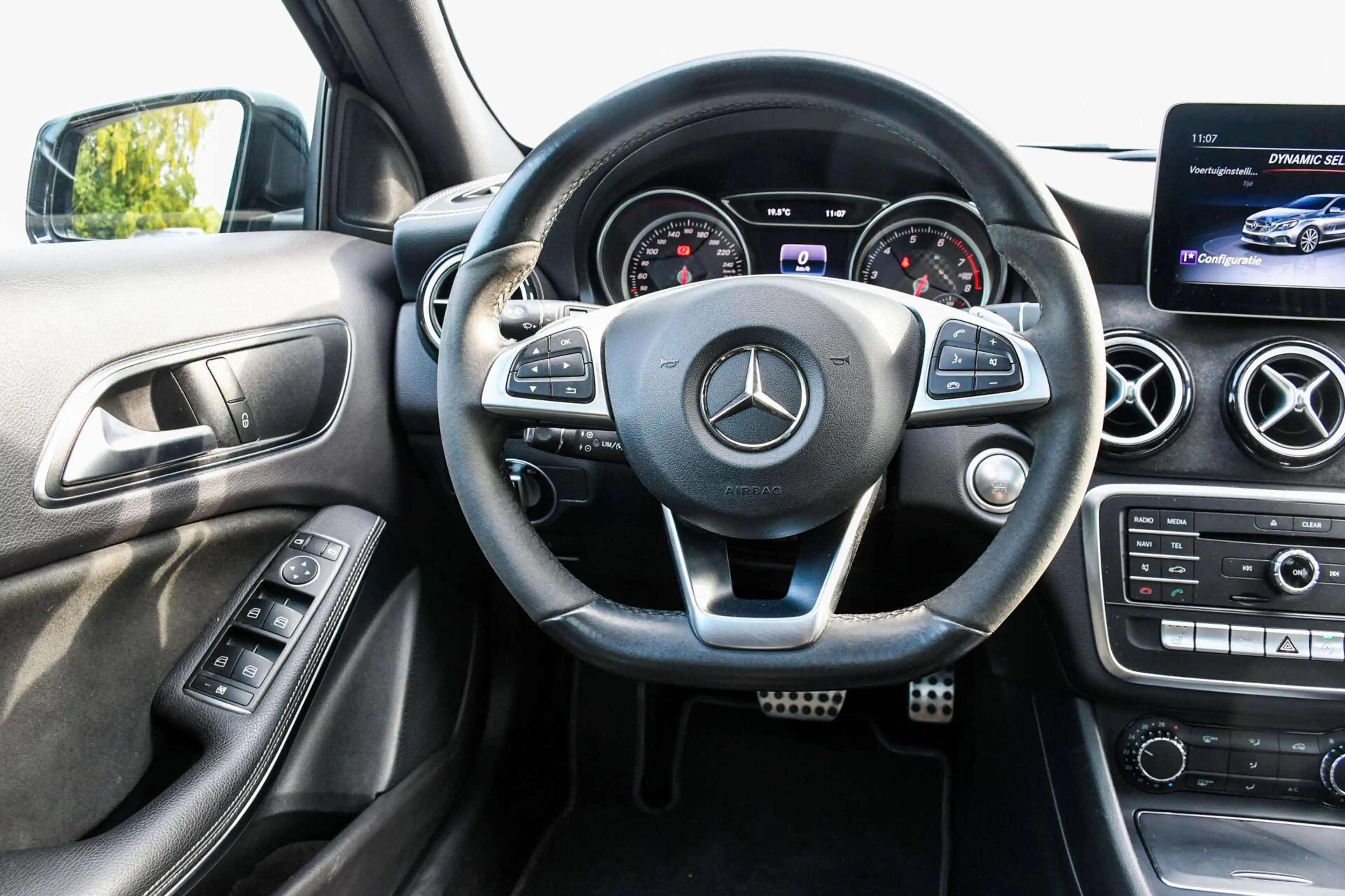 Mercedes-Benz A 180 EDITION AMG Panoramadak Night Camera — photo 8