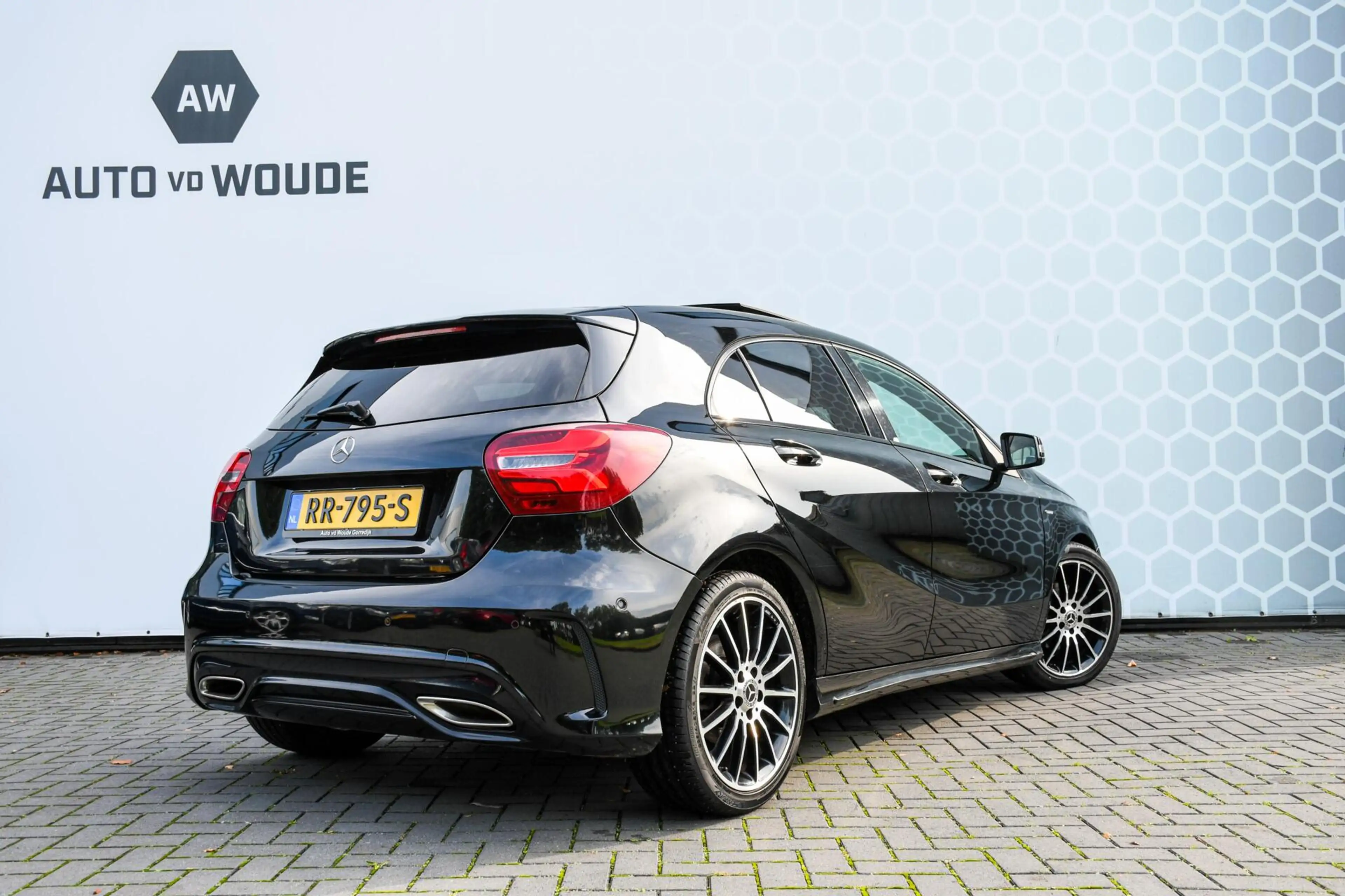 Mercedes-Benz A 180 EDITION AMG Panoramadak Night Camera — photo 35