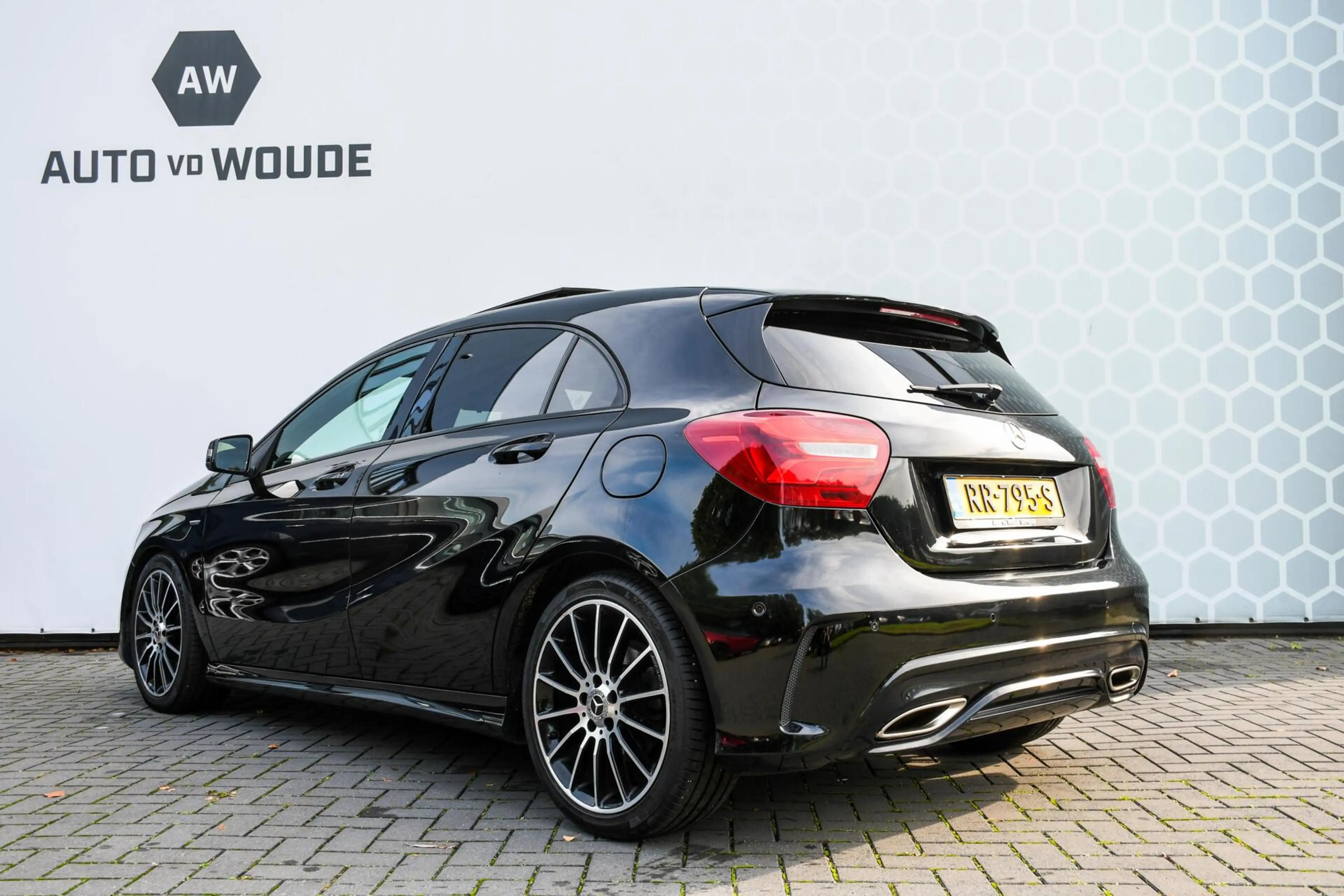 Mercedes-Benz A 180 EDITION AMG Panoramadak Night Camera — photo 33