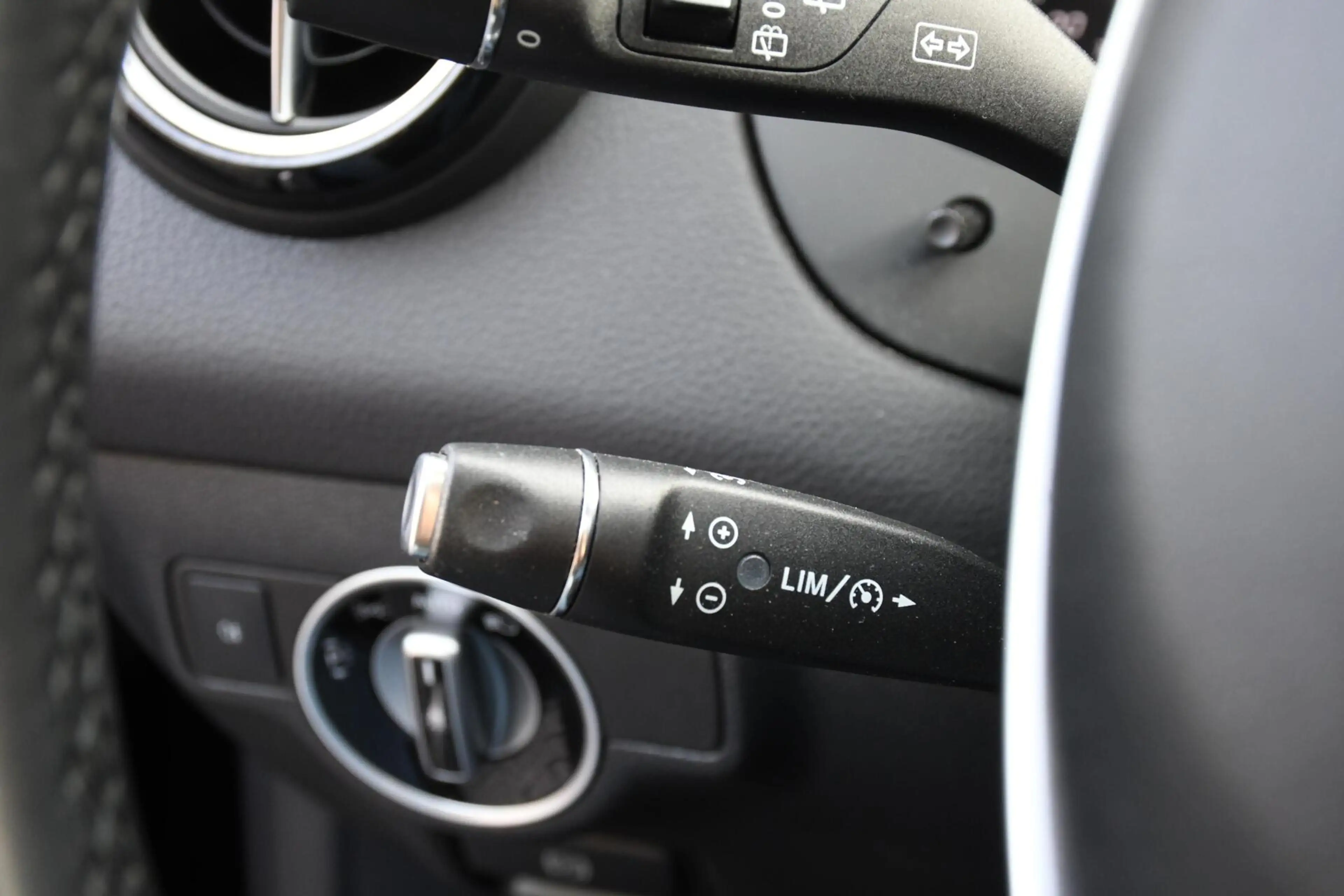 Mercedes-Benz A 180 EDITION AMG Panoramadak Night Camera — photo 19