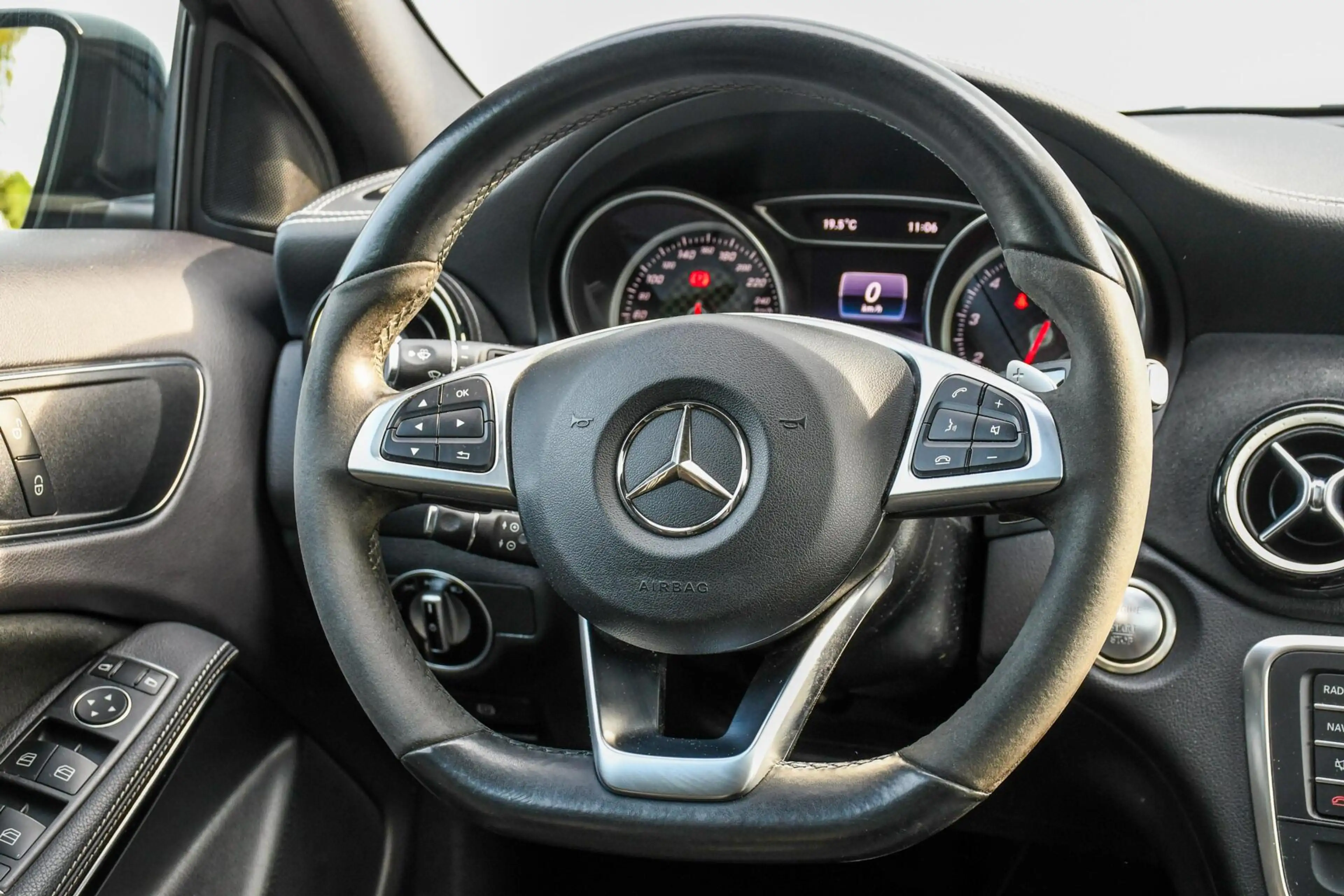 Mercedes-Benz A 180 EDITION AMG Panoramadak Night Camera — photo 5