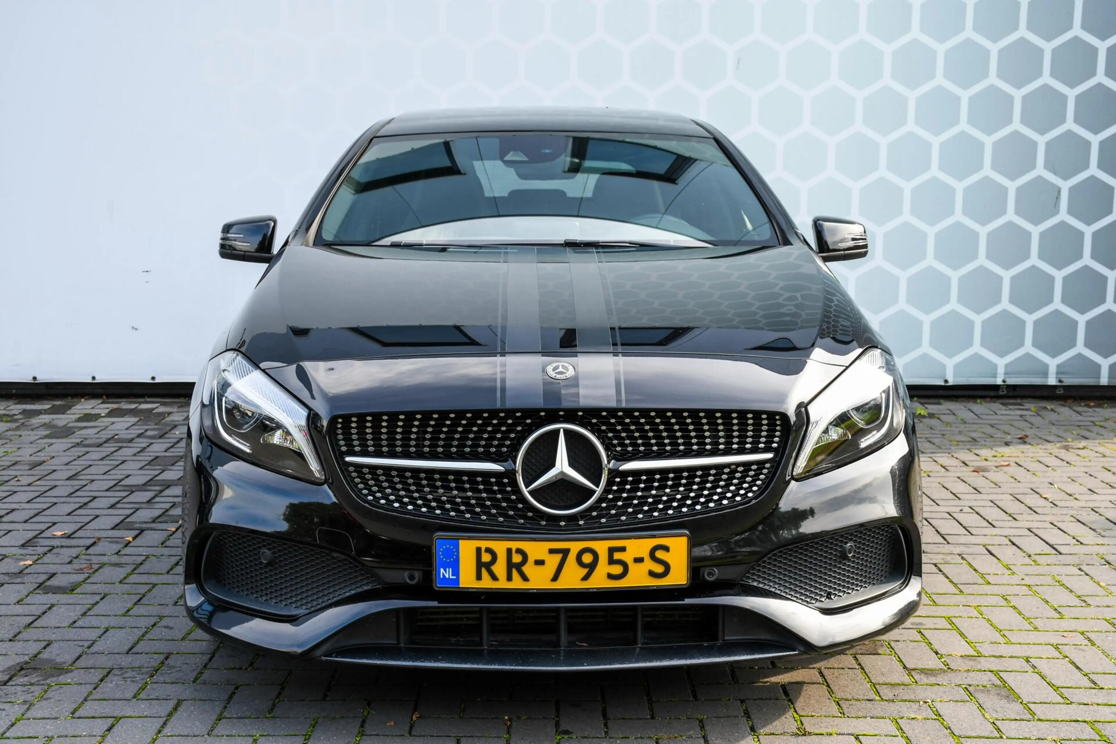 Mercedes-Benz A 180 EDITION AMG Panoramadak Night Camera — photo 2