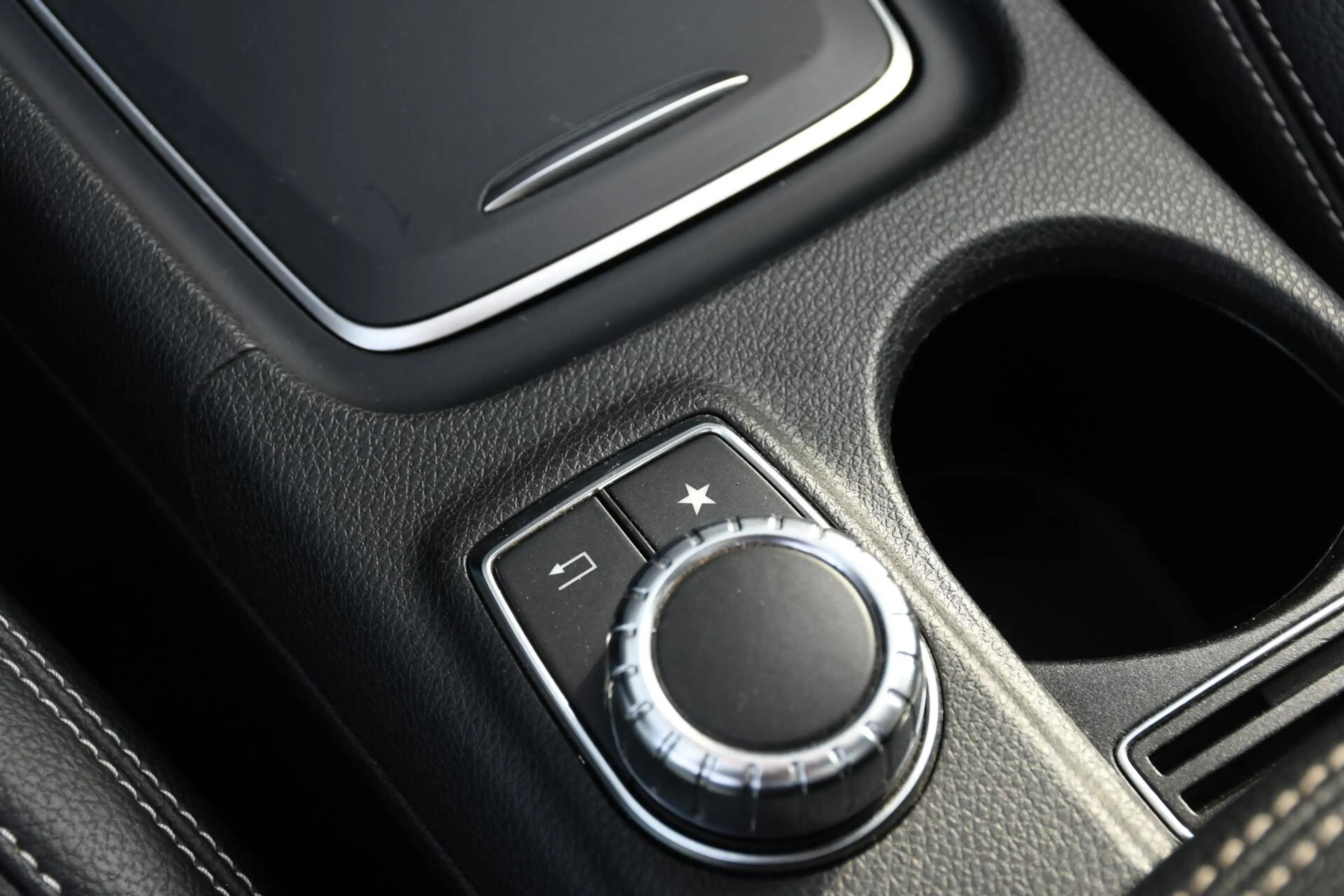 Mercedes-Benz A 180 EDITION AMG Panoramadak Night Camera — photo 17