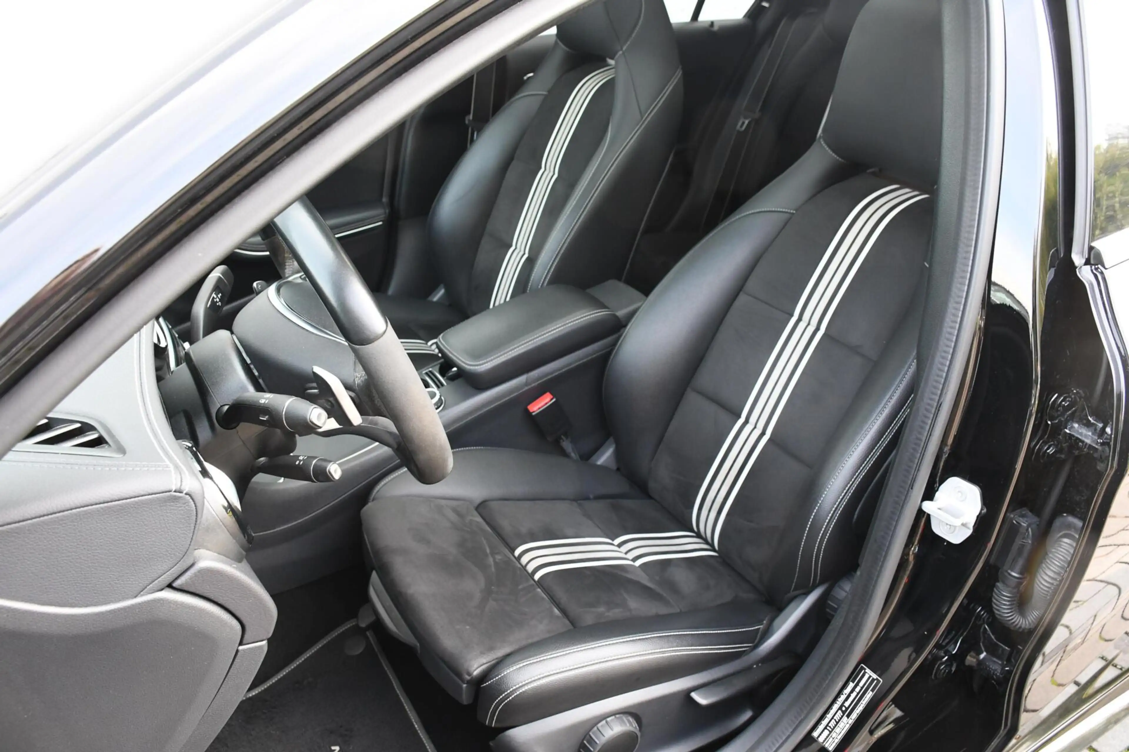 Mercedes-Benz A 180 EDITION AMG Panoramadak Night Camera — photo 11