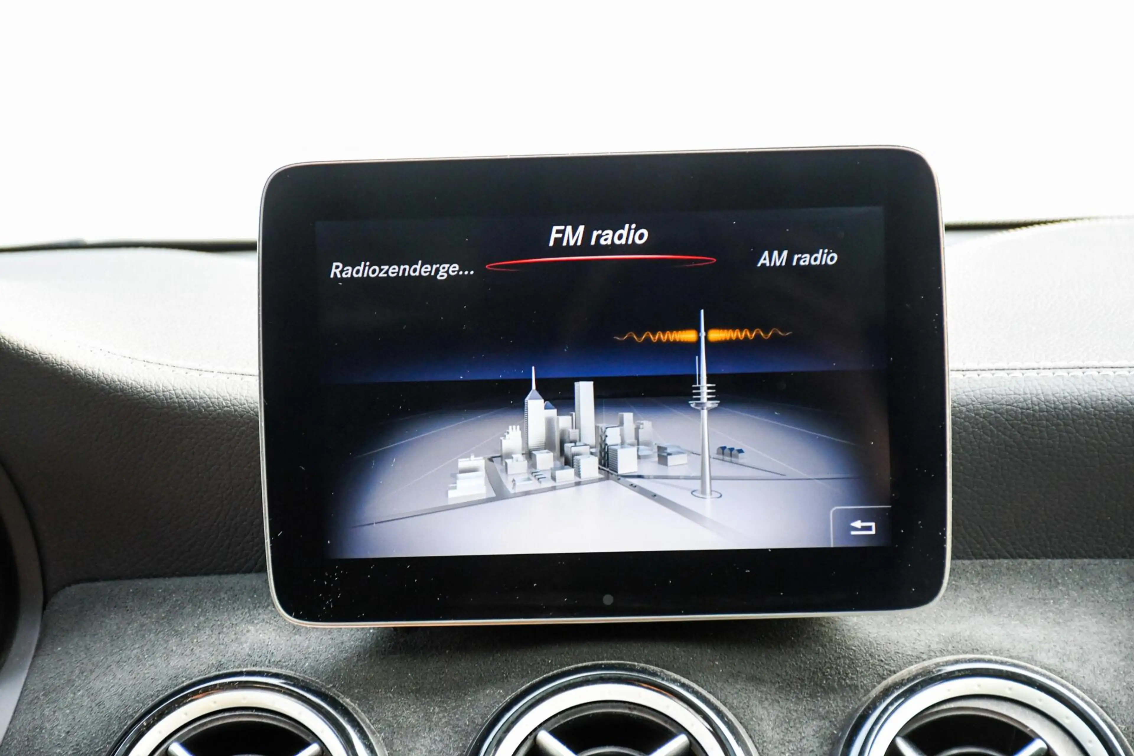 Mercedes-Benz A 180 EDITION AMG Panoramadak Night Camera — photo 28