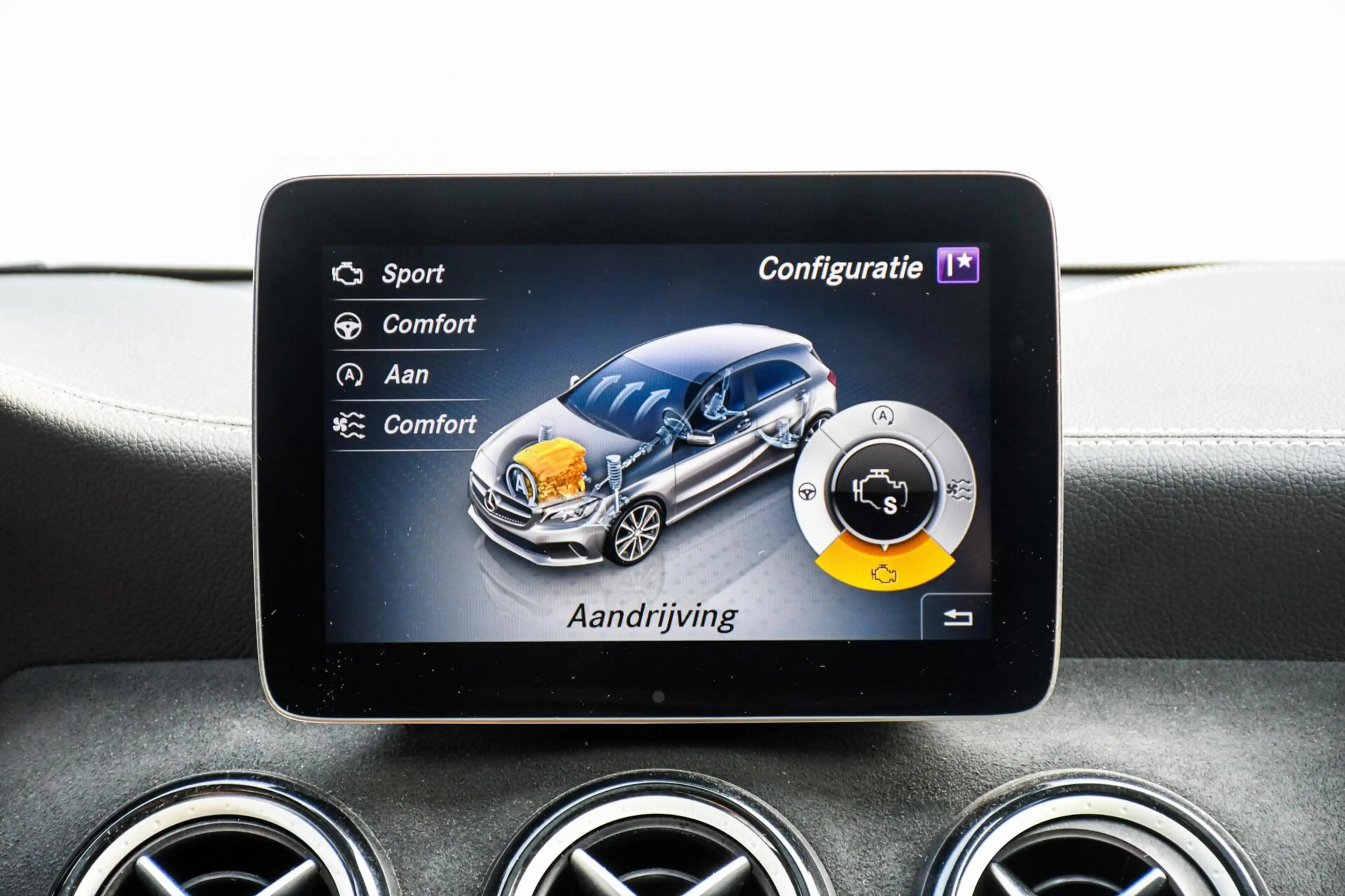 Mercedes-Benz A 180 EDITION AMG Panoramadak Night Camera — photo 23