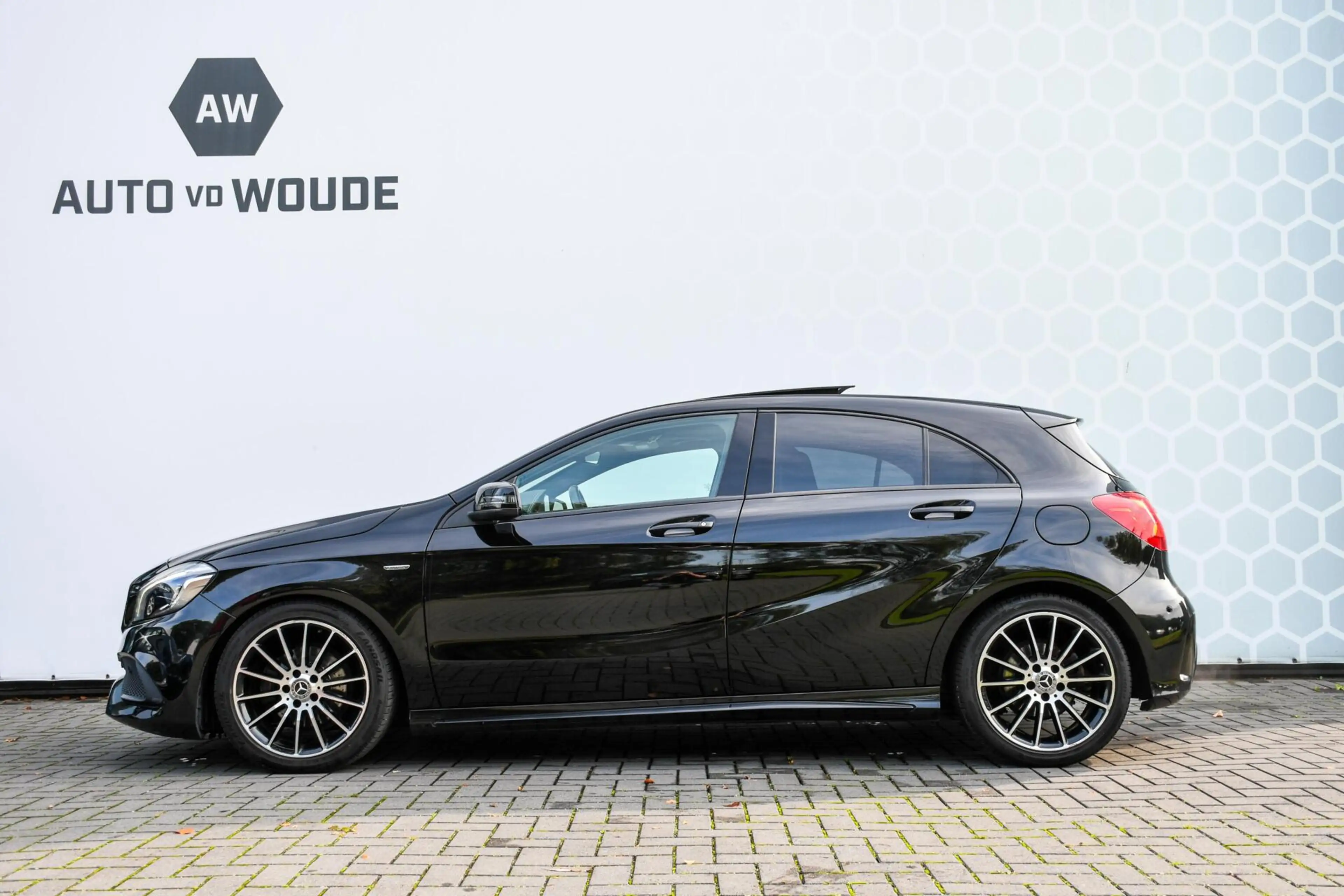 Mercedes-Benz A 180 EDITION AMG Panoramadak Night Camera — photo 32