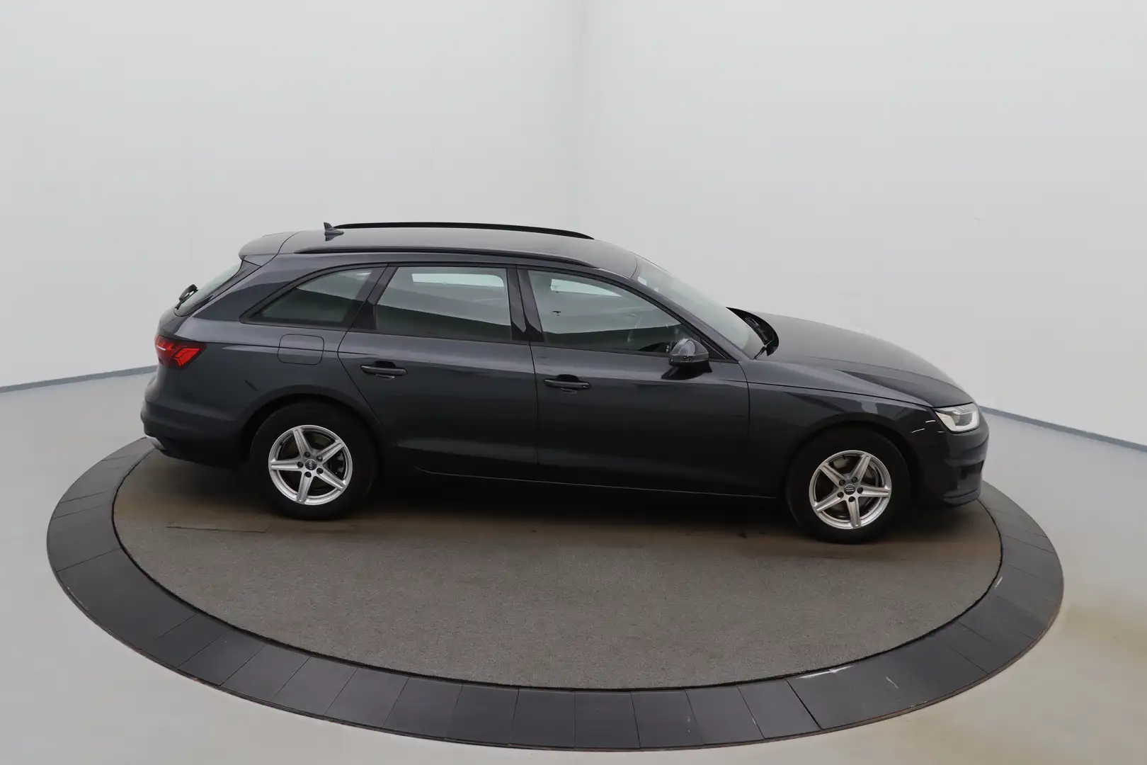 Audi A4 Avant 35 TDi S-Tronic Business+ Ed. LEDER/CUIR LED Grijs - 2