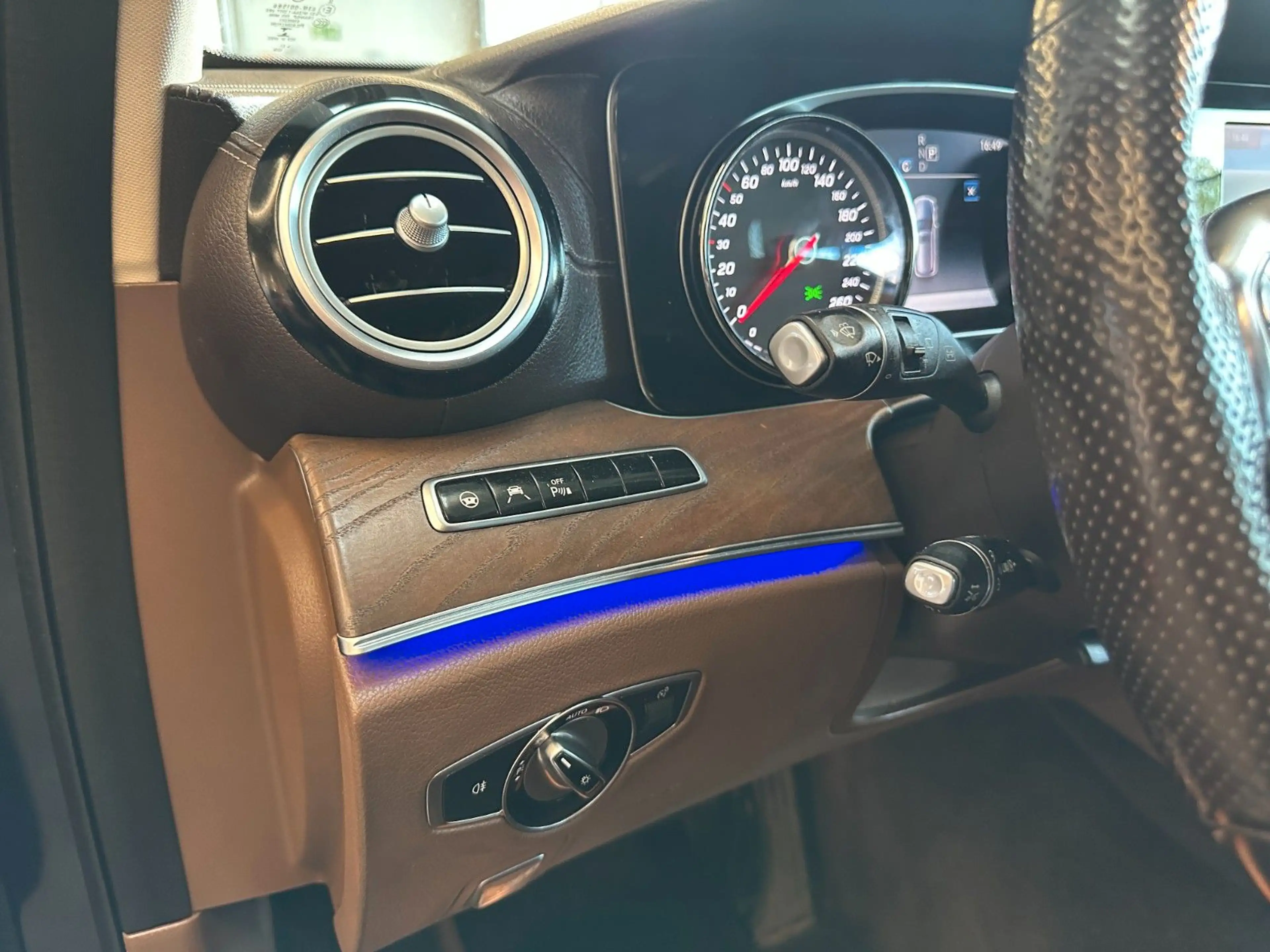 Mercedes-Benz E 350 *BURMESTER*KEYLES*PANO*AHK*ACC*StandHZ* — photo 8