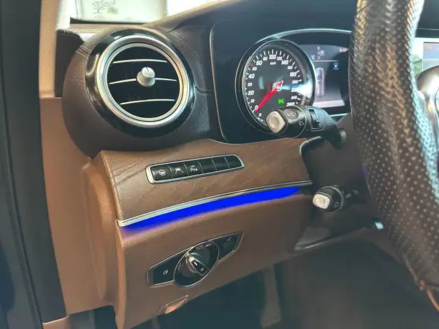 Mercedes-Benz E view 8