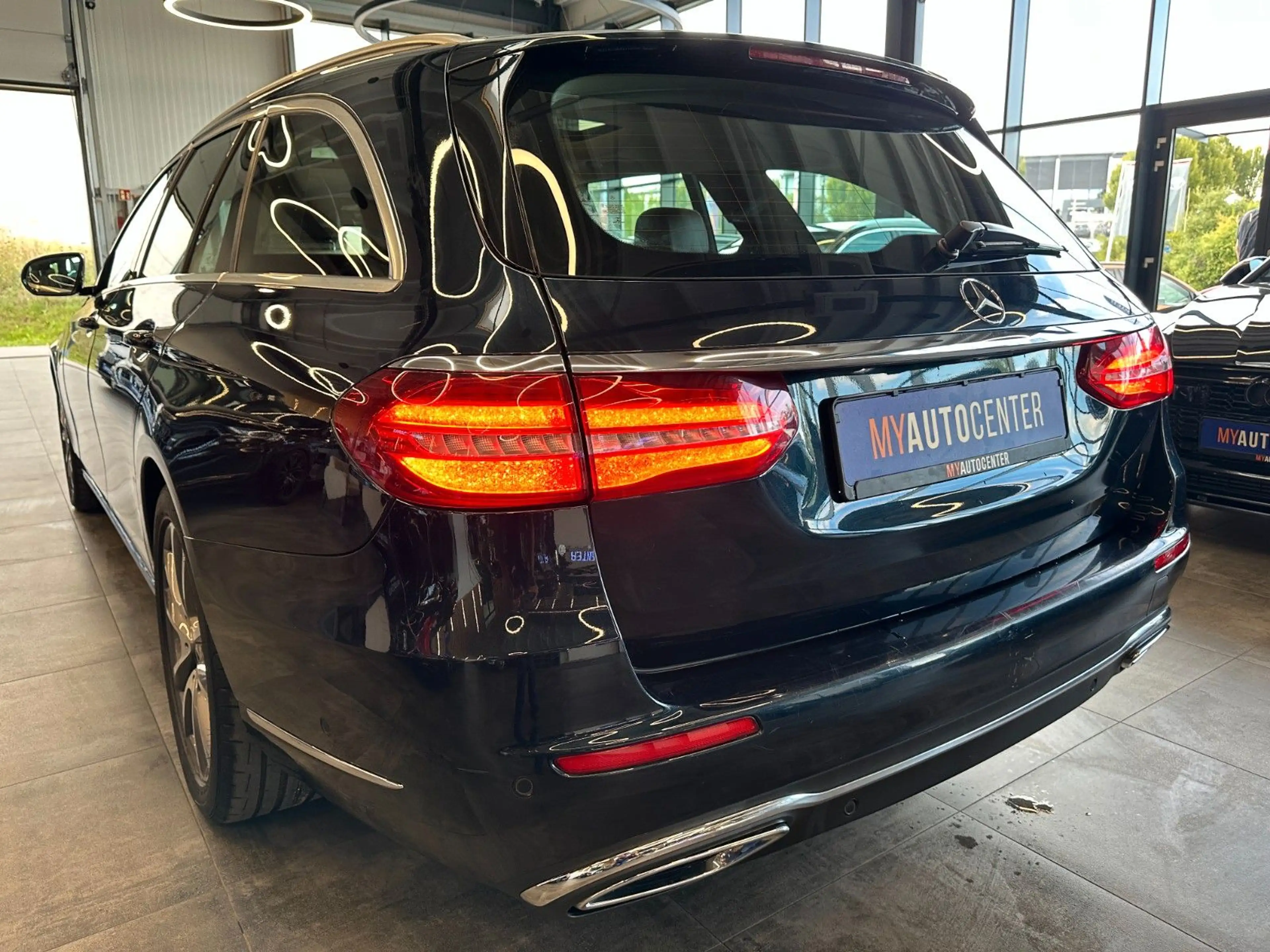 Mercedes-Benz E 350 *BURMESTER*KEYLES*PANO*AHK*ACC*StandHZ* — photo 5