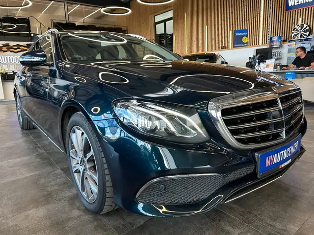 Mercedes-Benz E view 3