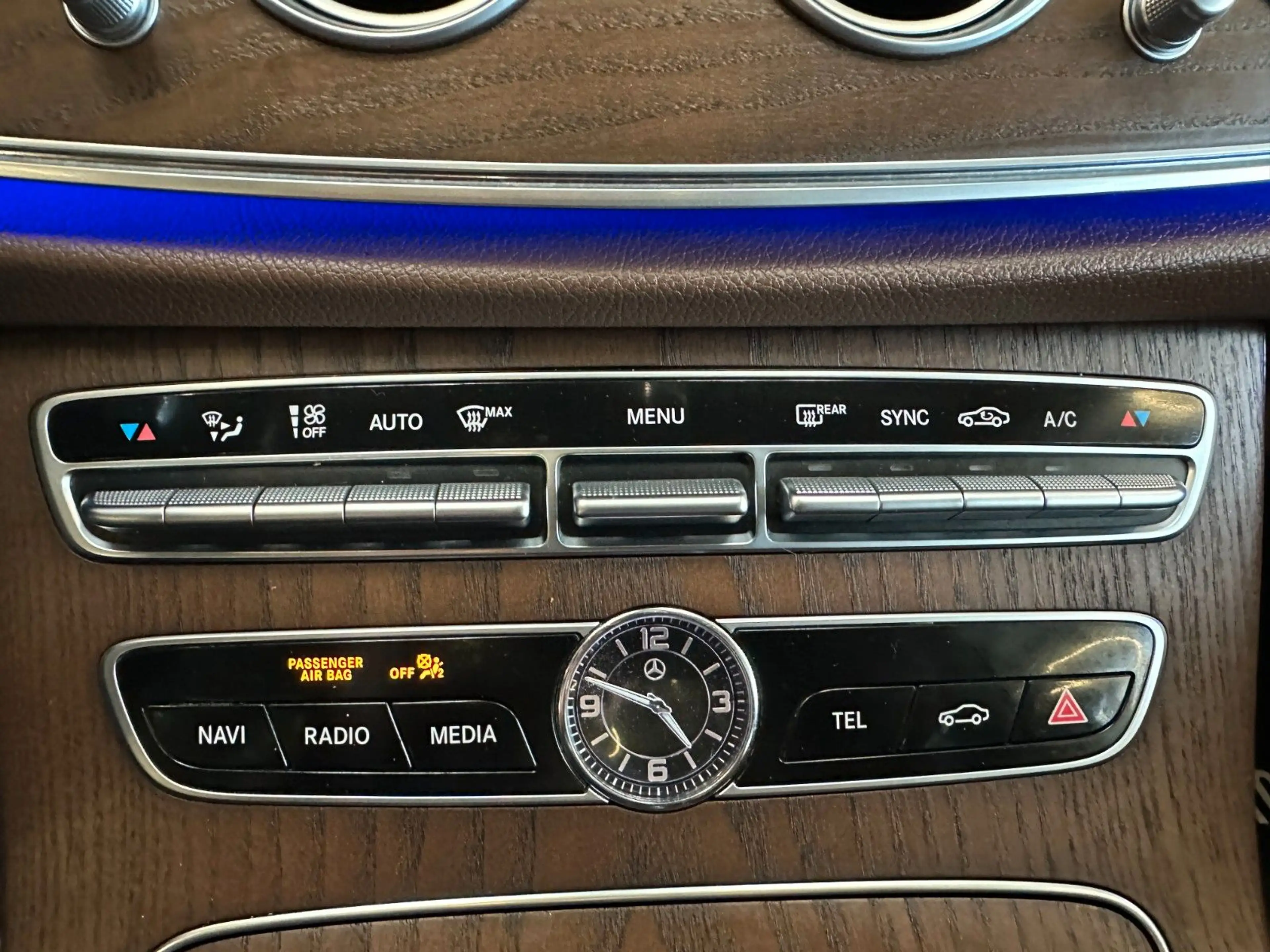 Mercedes-Benz E 350 *BURMESTER*KEYLES*PANO*AHK*ACC*StandHZ* — photo 12