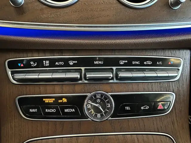 Mercedes-Benz E view 12
