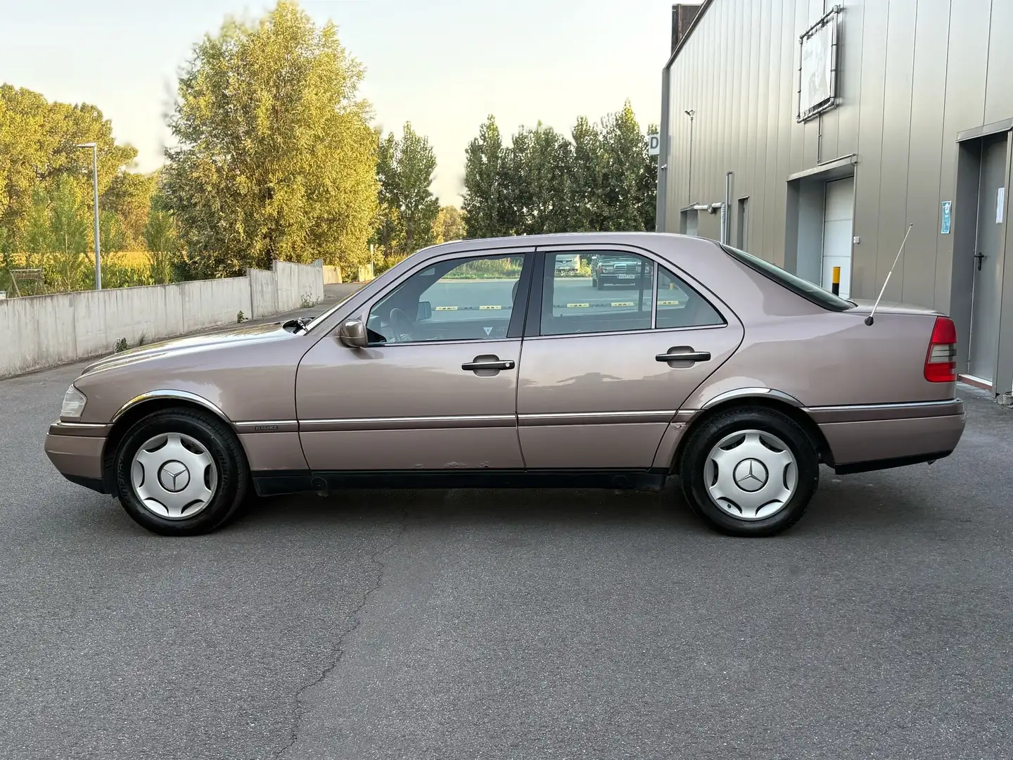 Mercedes-Benz C 220 Elegance Automaat 1993 Oldtimer Beige - 2